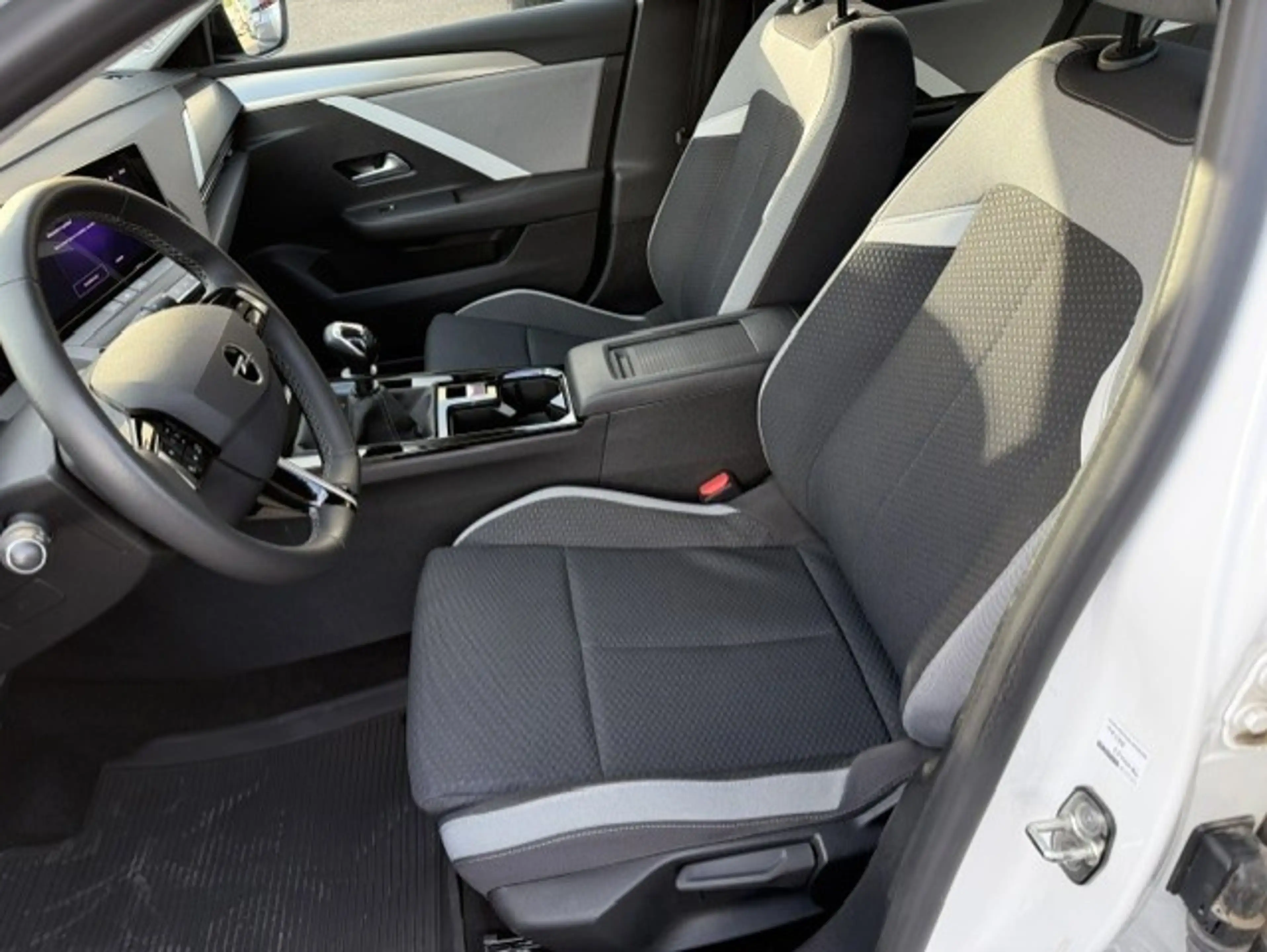 Opel Astra Astra 1.2 Turbo Edition S/S — photo 6