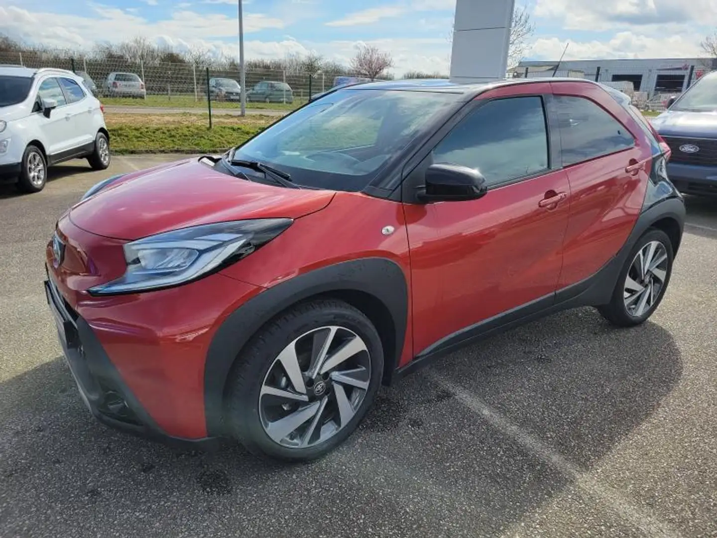 Toyota Aygo X 1.0 VVT-i 72ch Collection Rot - 1