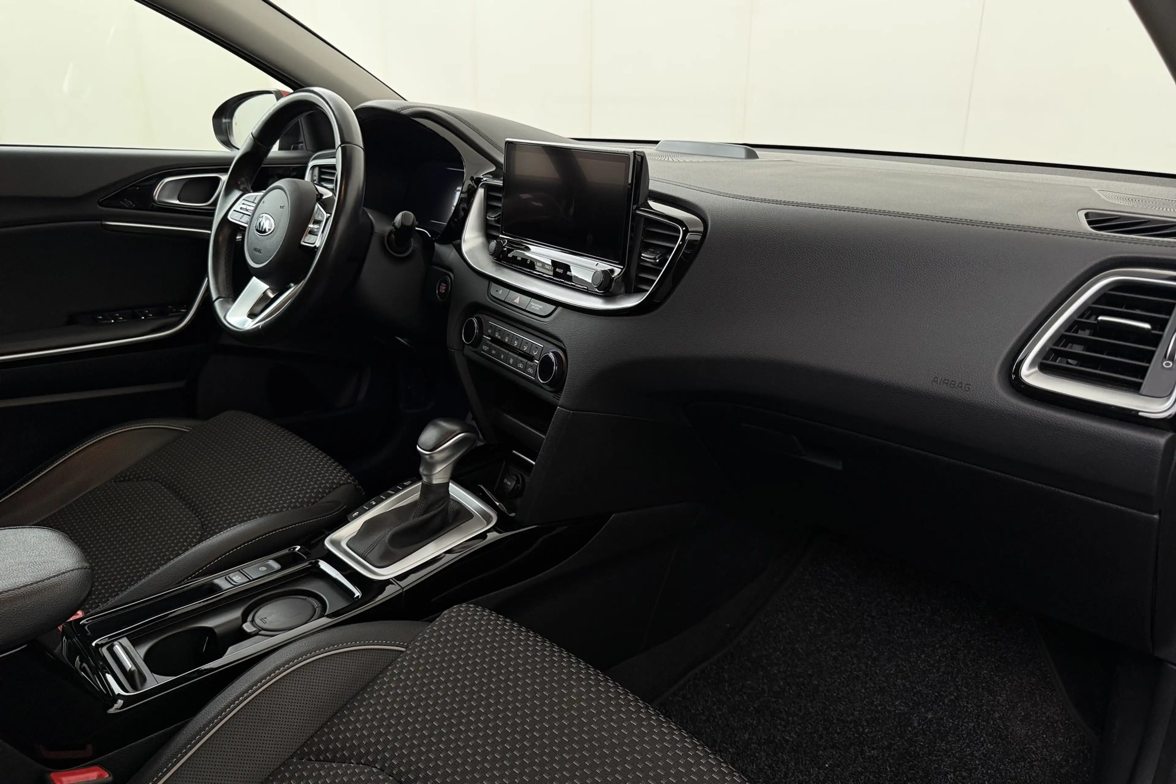 Kia Ceed SW / cee'd SW SENCE 1.6 PHEV DCT + A/T + GPS + CARPLAY + HALF/LE — photo 11