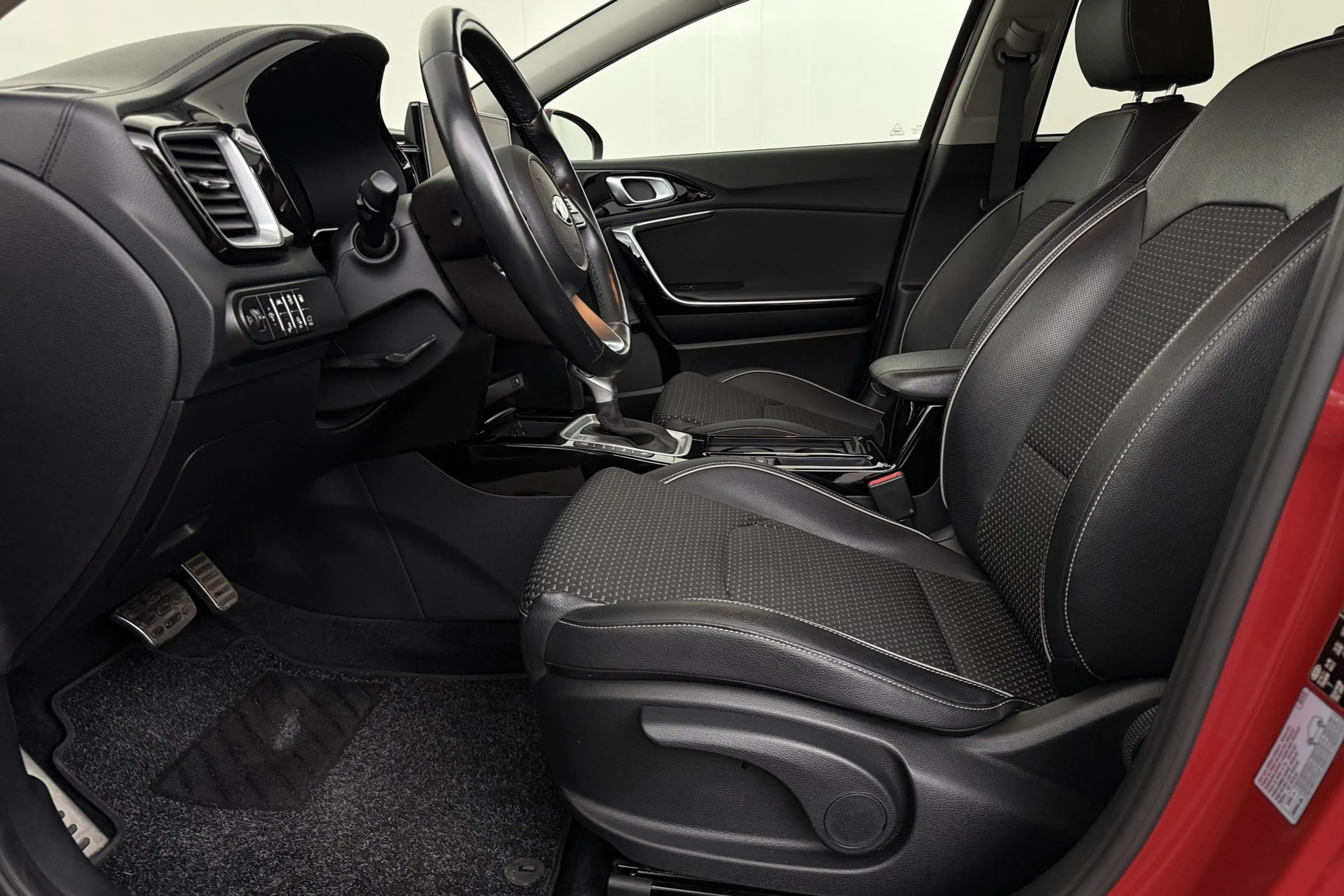 Kia Ceed SW / cee'd SW SENCE 1.6 PHEV DCT + A/T + GPS + CARPLAY + HALF/LE — photo 10