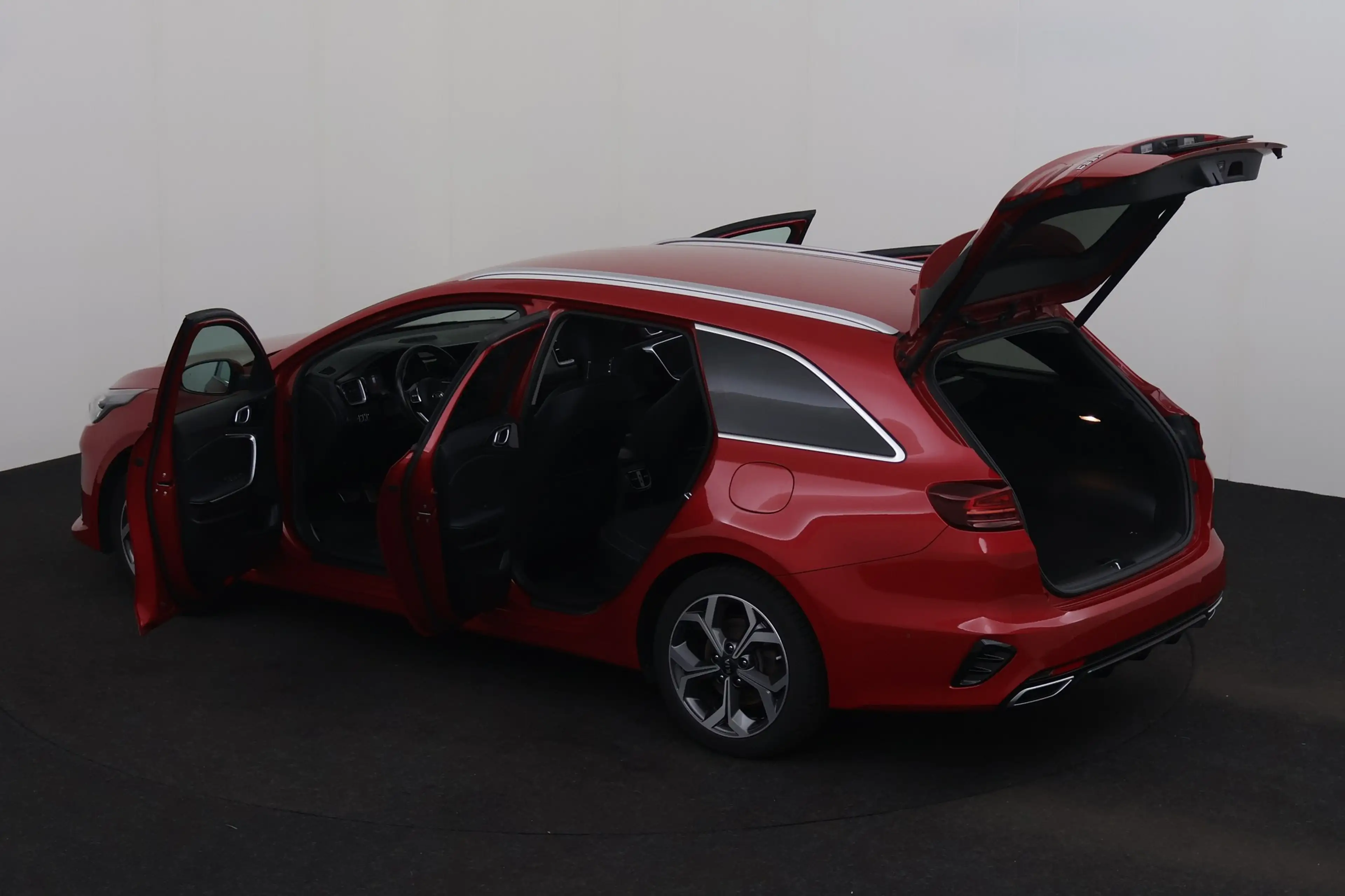 Kia Ceed SW / cee'd SW SENCE 1.6 PHEV DCT + A/T + GPS + CARPLAY + HALF/LE — photo 8