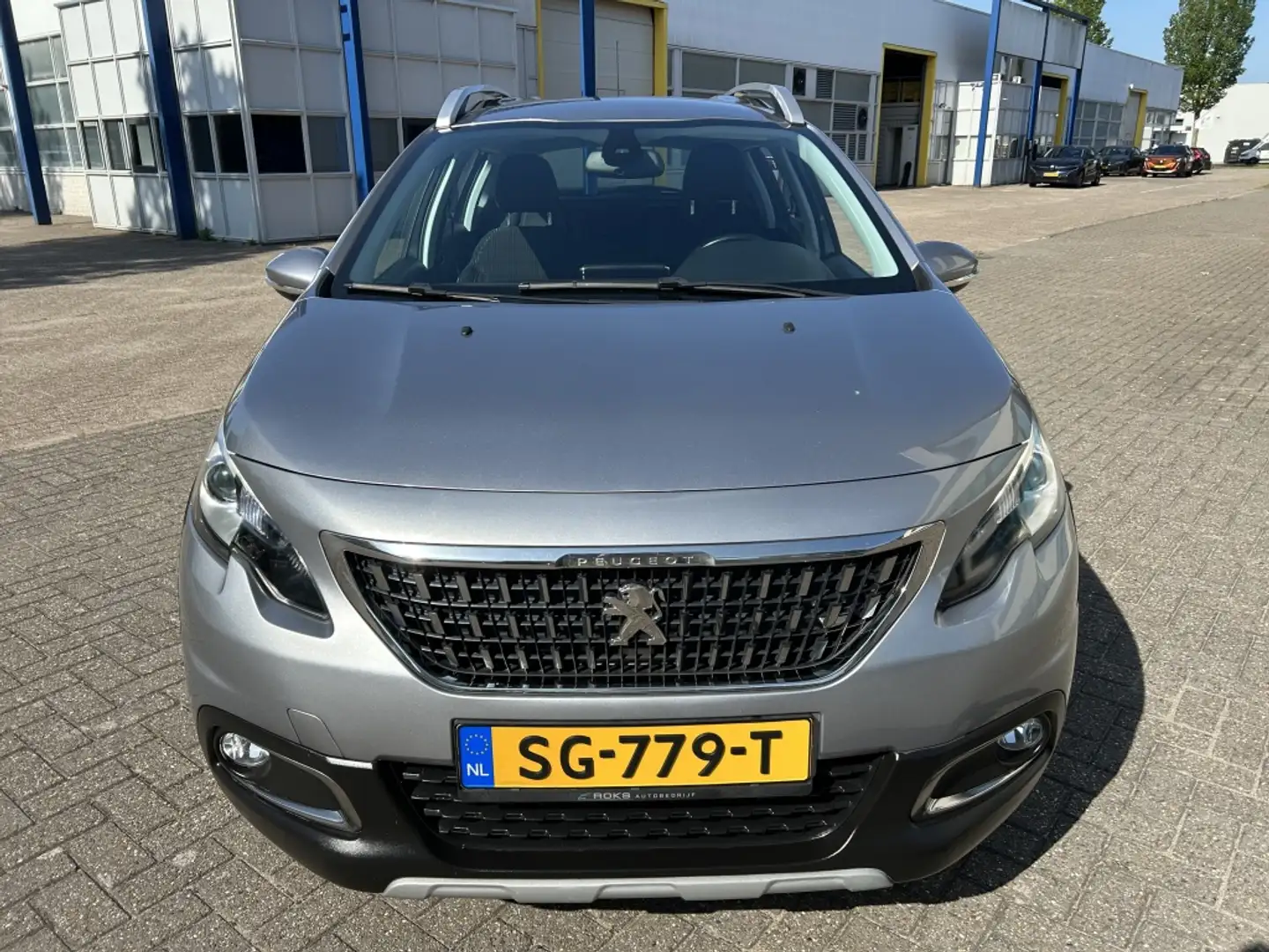 Peugeot 2008 1.2 PureTech Allure 110PK NAVI CARPLAY CRUISE CLIM Grijs - 2