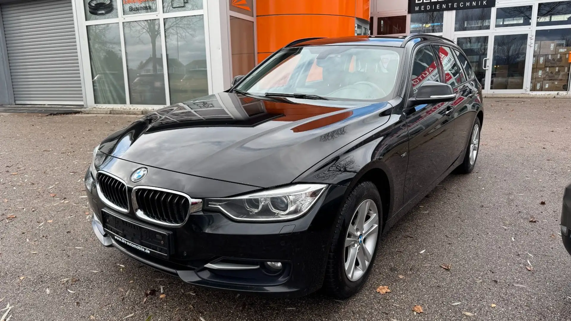 BMW 320 3 Touring 320d xDrive/Navi/Bi Xenon/ SHZ Schwarz - 1