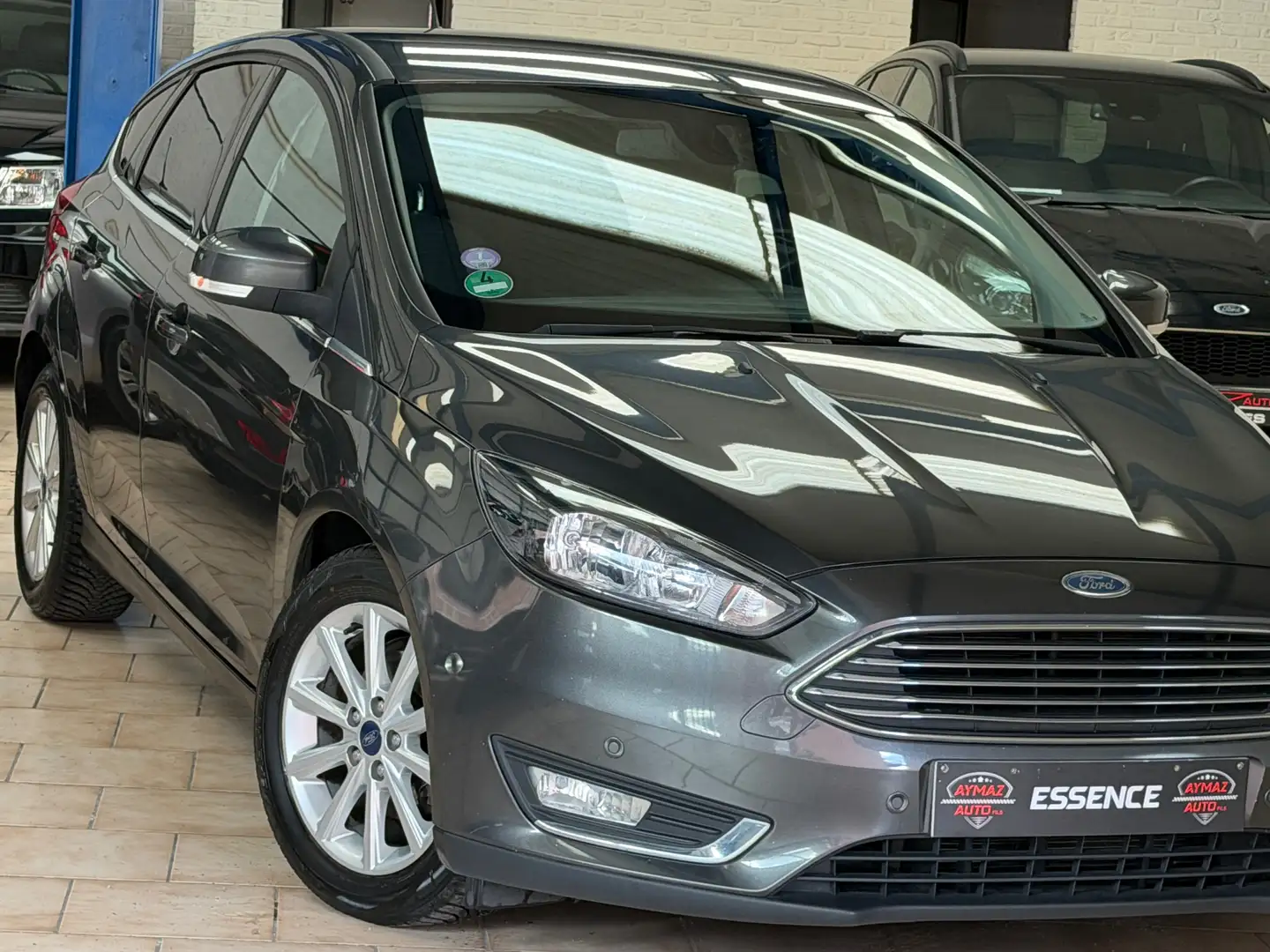 Ford Focus 1.0 EcoBoost SYNC Edition Gris - 2