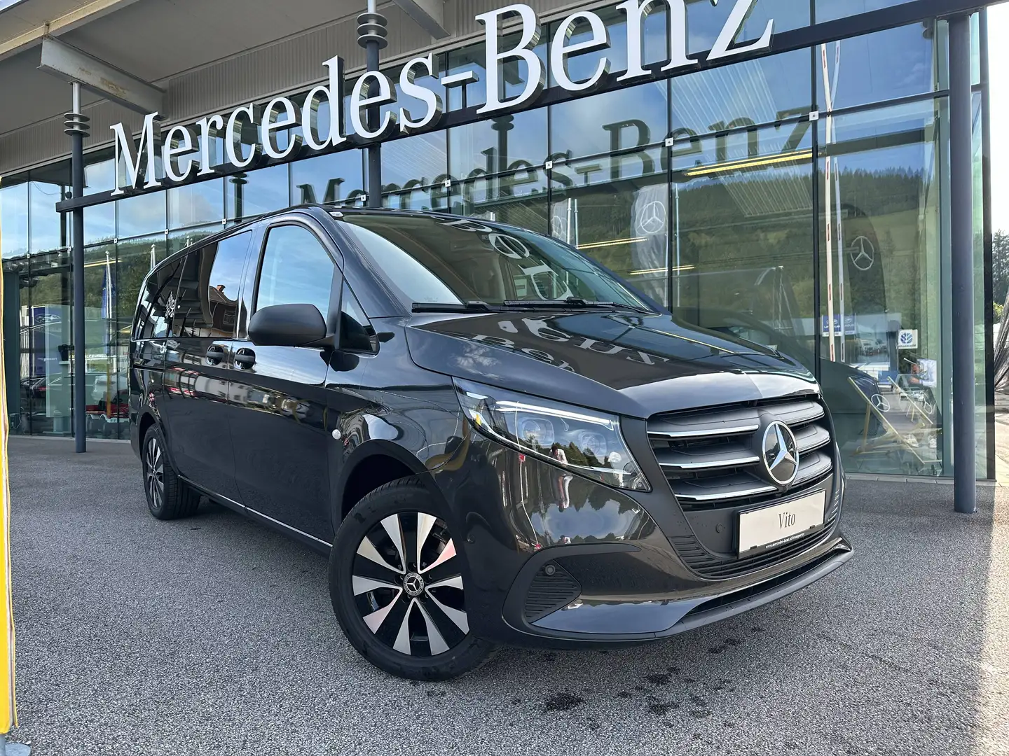 Mercedes-Benz Vito Tourer 116 CDI Lang SELECT 4Matic Aut. *Fahrassistenz-Paket*Standheizung*Easy-Pack-Paket*Multibeam* Grau - 1