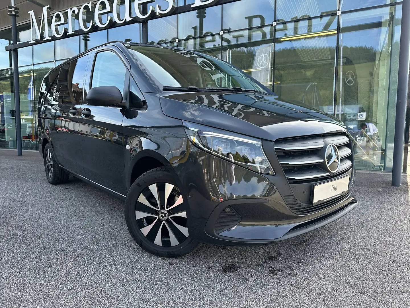Mercedes-Benz Vito Tourer 116 CDI Lang SELECT 4Matic Aut. *Fahrassistenz-Paket*Standheizung*Easy-Pack-Paket*Multibeam* Grau - 2