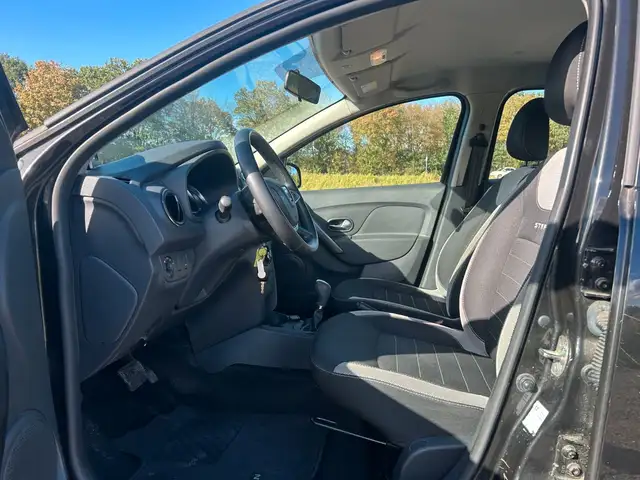 Dacia Sandero view 10