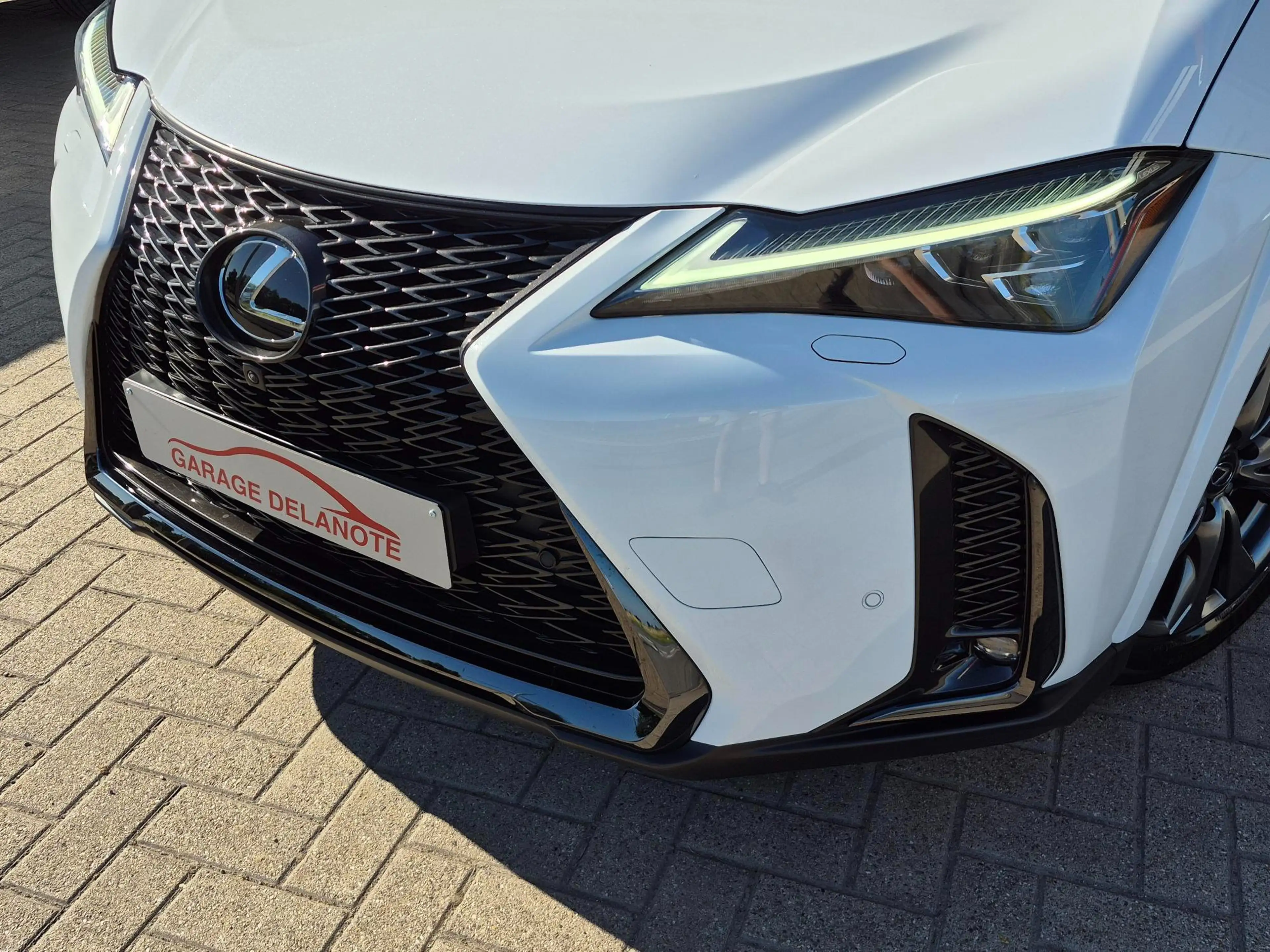 Lexus UX 250h AWD F-SPORT LINE +Open dak +Mark Levinson +360° — photo 3