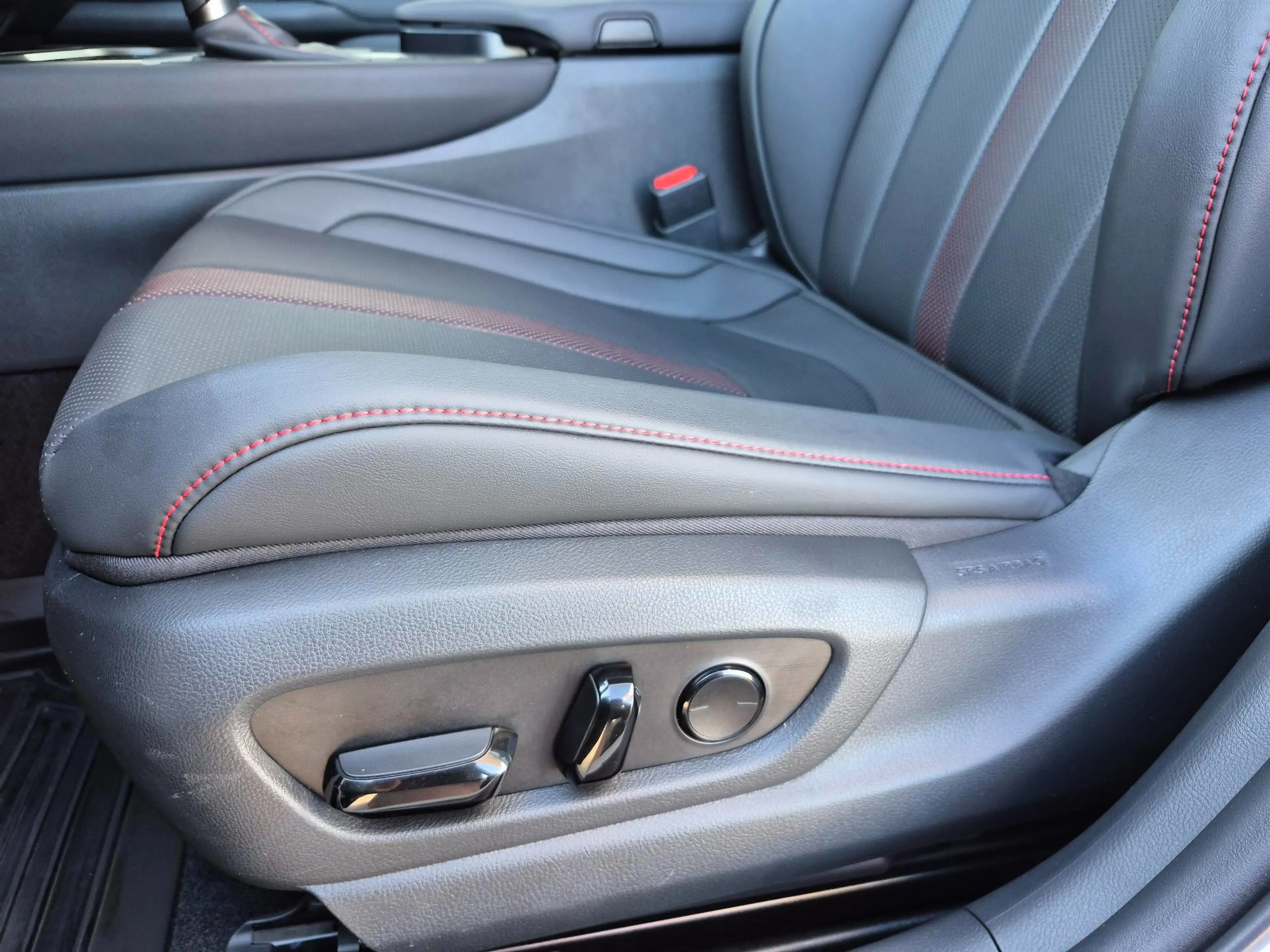 Lexus UX 250h AWD F-SPORT LINE +Open dak +Mark Levinson +360° — photo 10