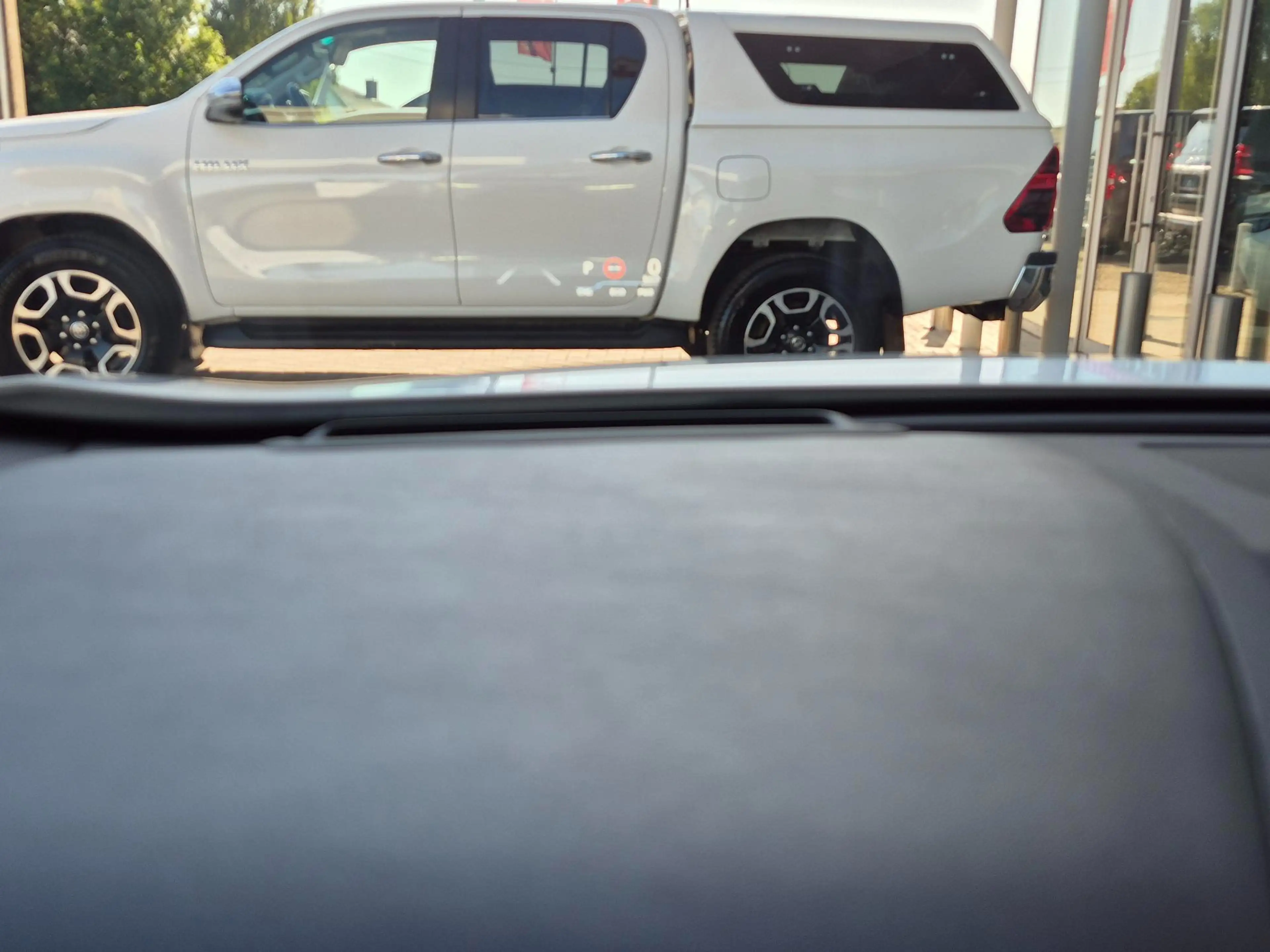 Lexus UX 250h AWD F-SPORT LINE +Open dak +Mark Levinson +360° — photo 13