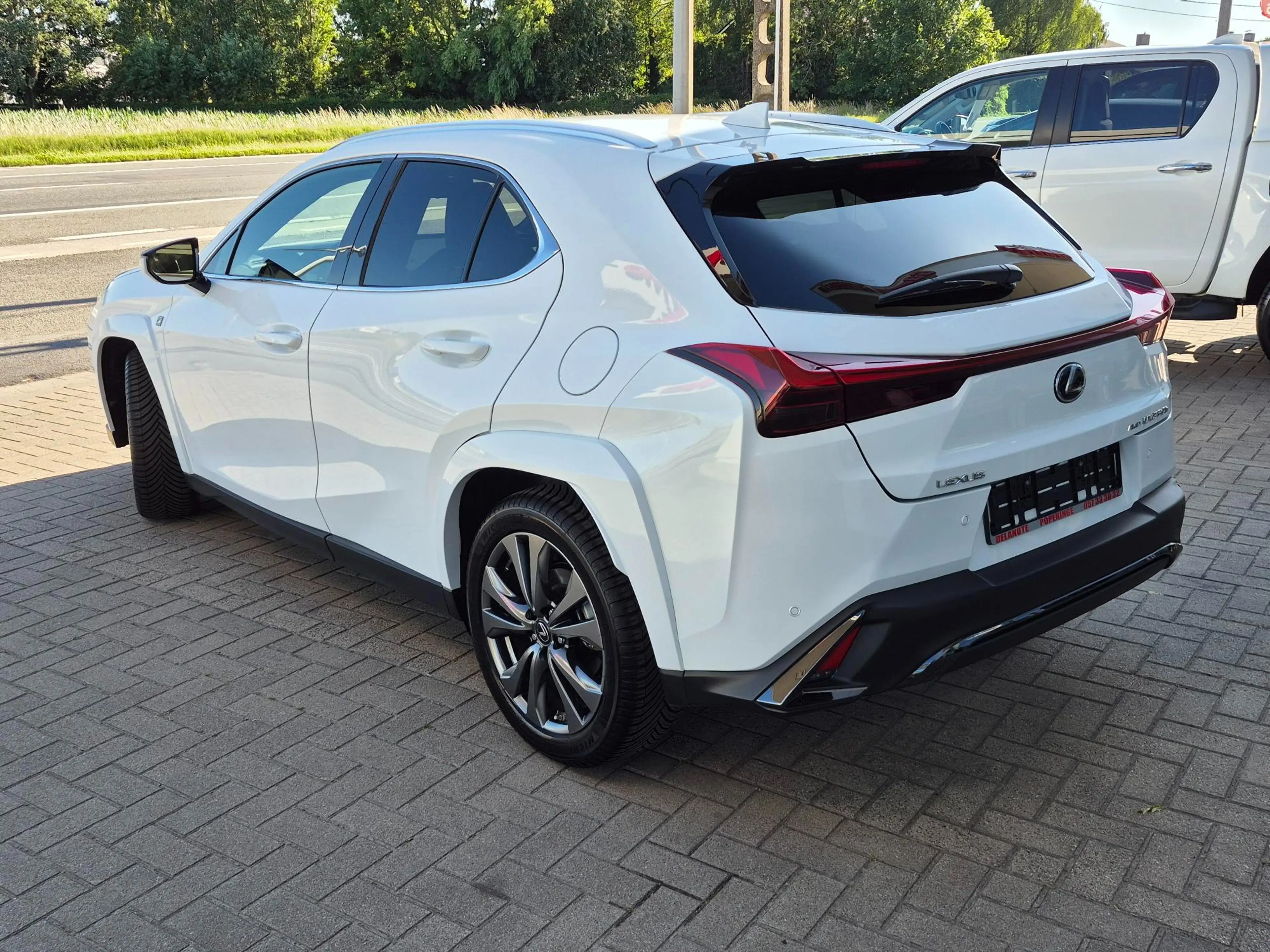 Lexus UX 250h AWD F-SPORT LINE +Open dak +Mark Levinson +360° — photo 6