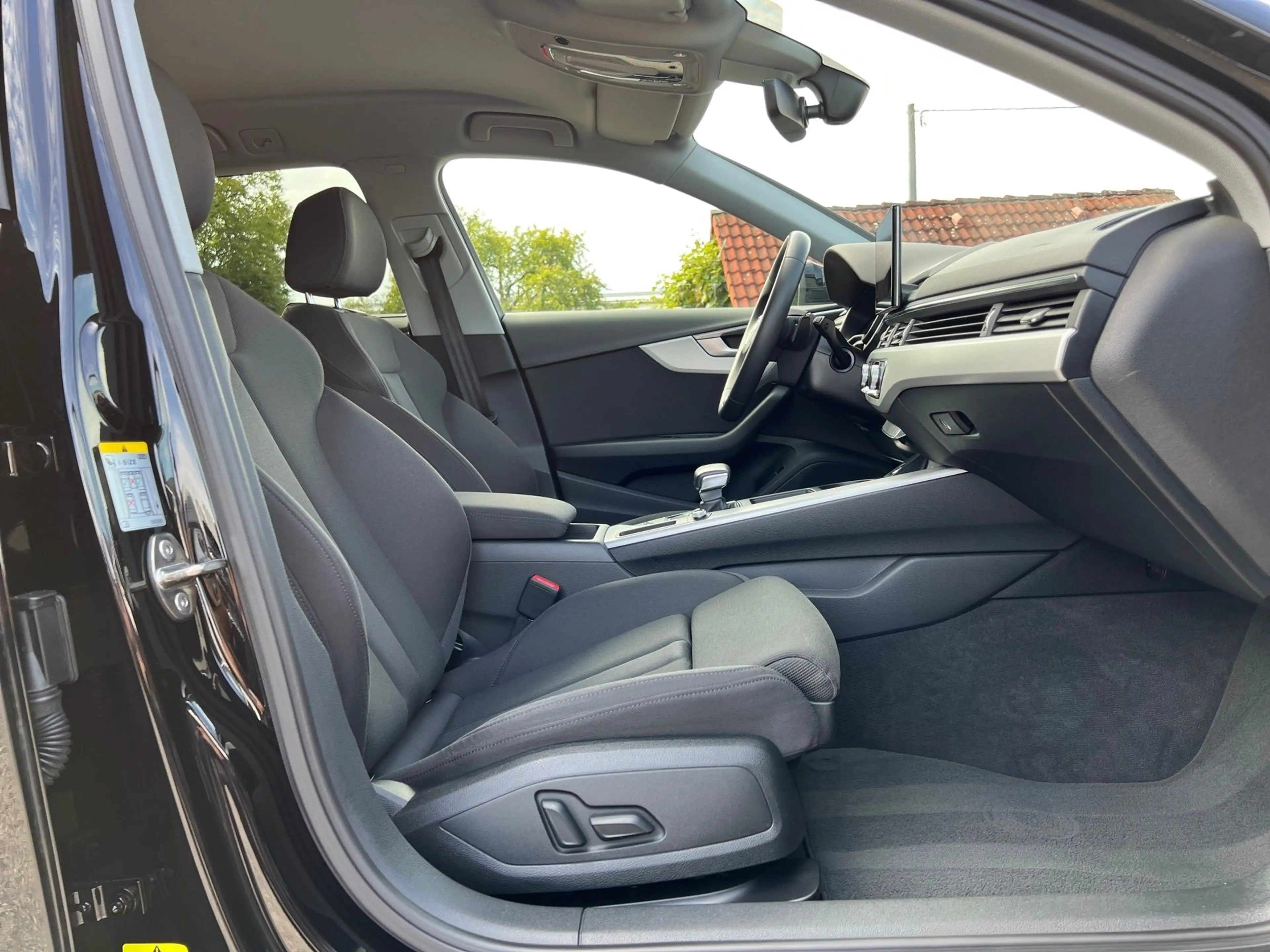 Audi A4 Avant 35 TDI advanced S-tronic | NP: €63.400 — photo 35