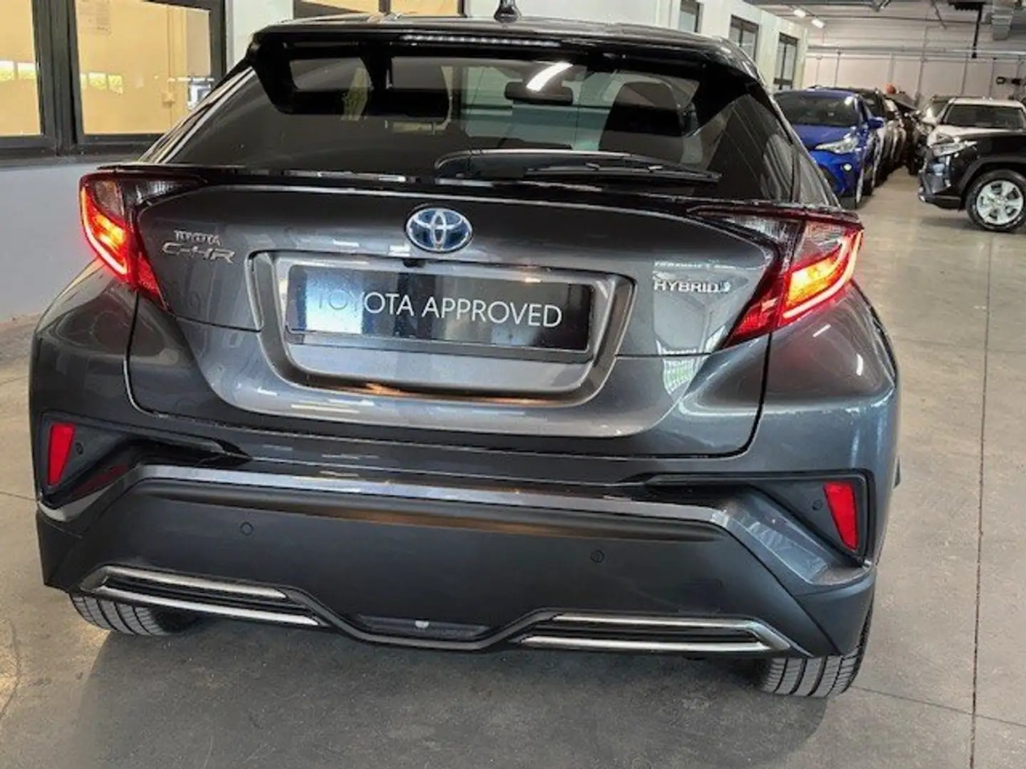 Toyota C-HR 1.8h Business e-cvt Grau - 2