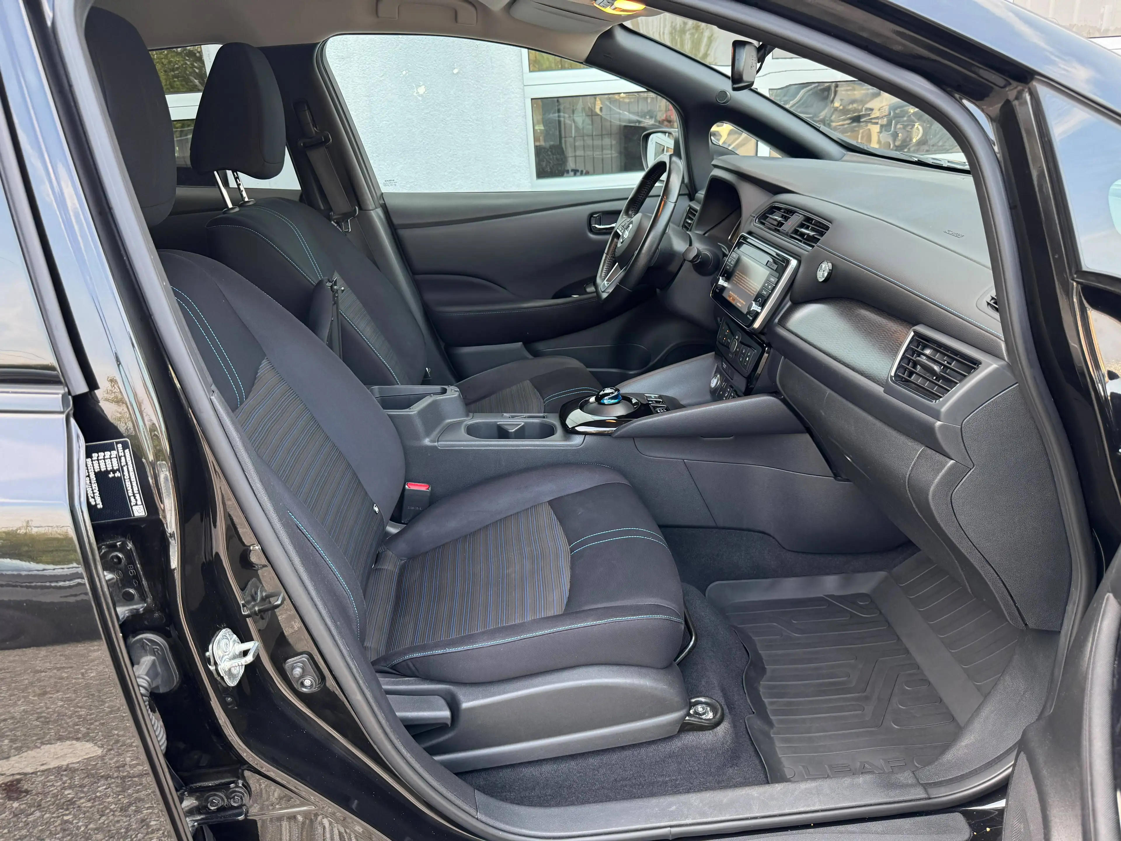 Nissan Leaf N-Connecta 40kw — photo 12