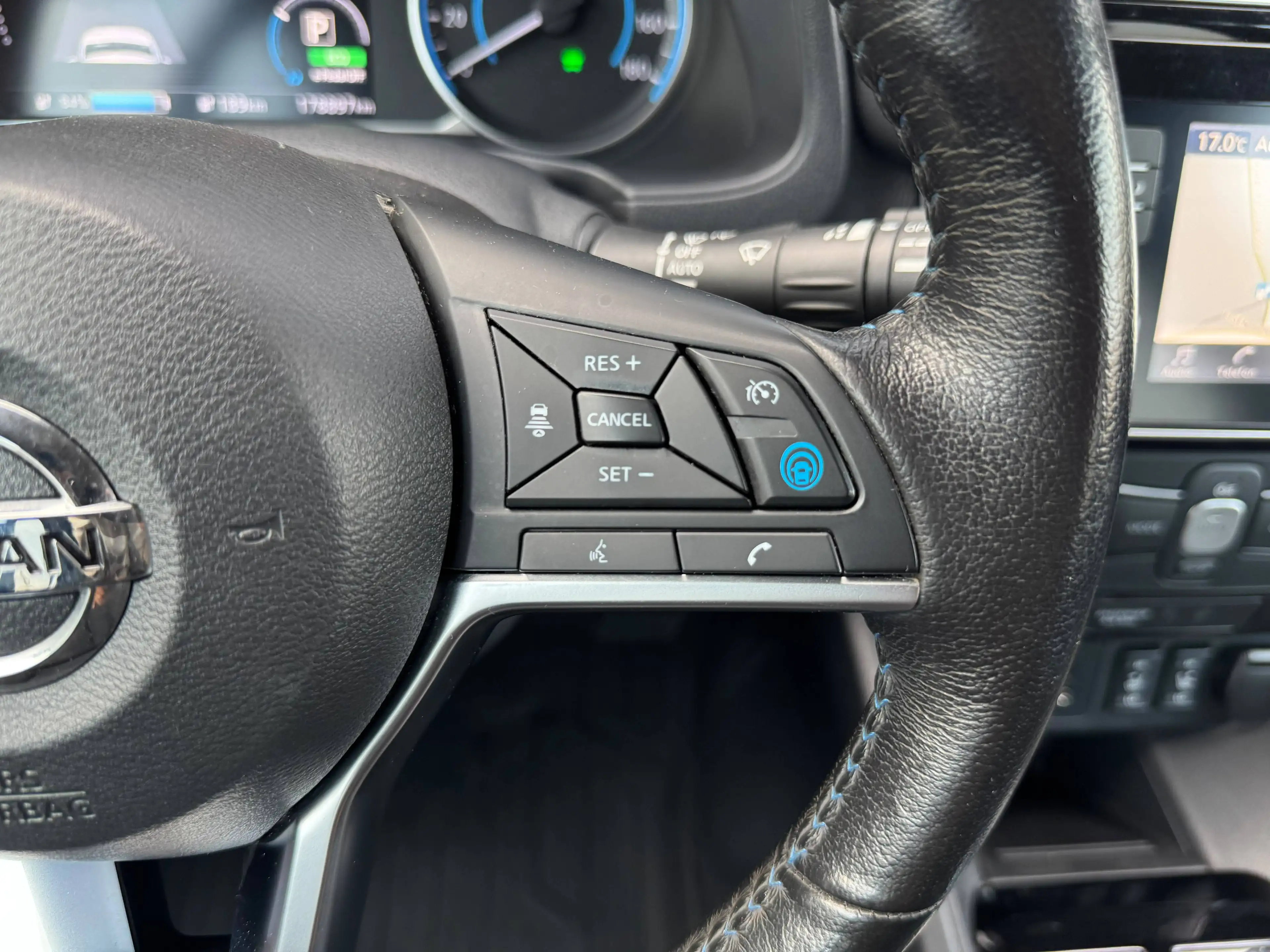 Nissan Leaf N-Connecta 40kw — photo 9