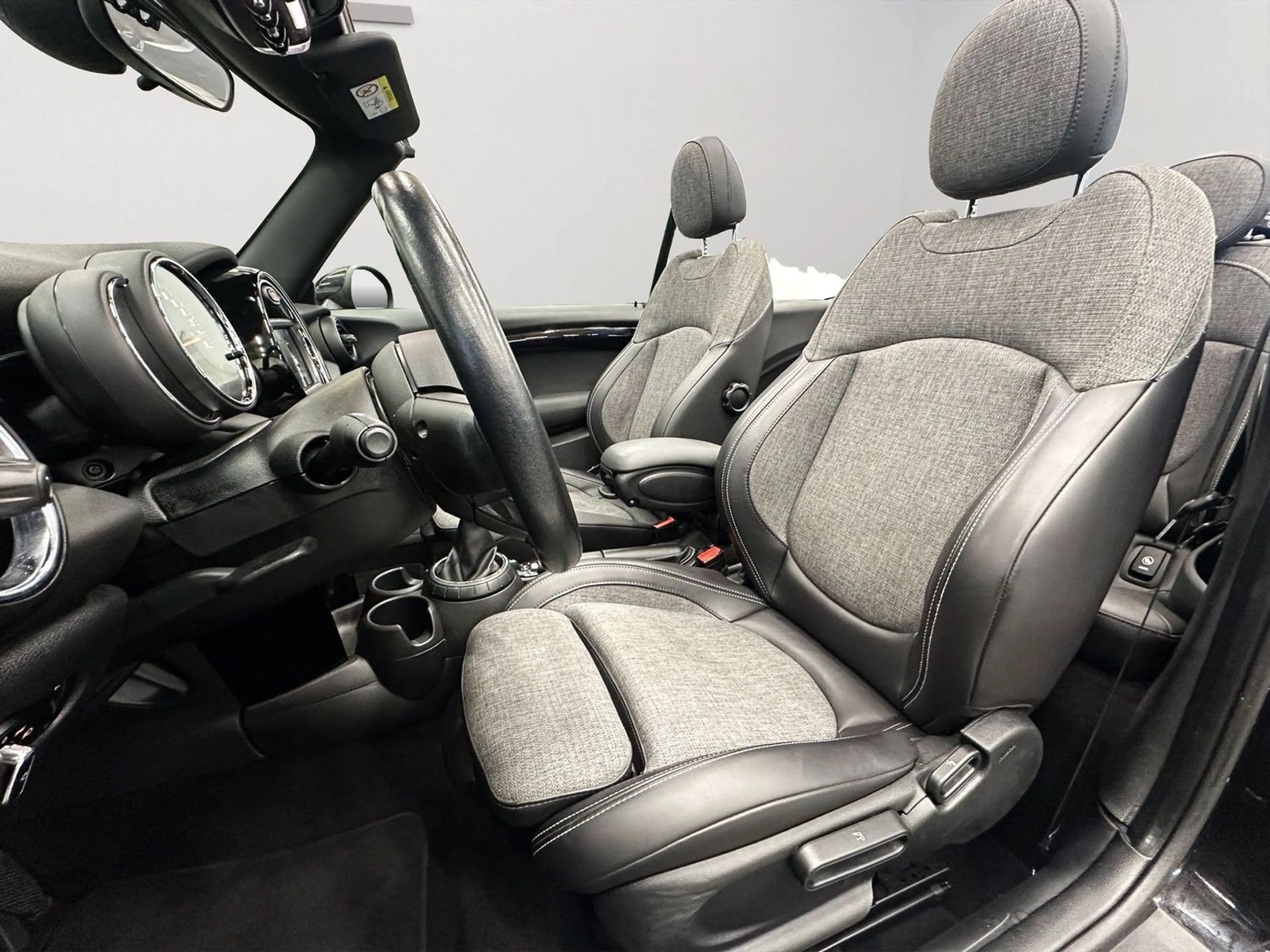MINI Cooper D Cabrio Chili Navi LED Kamera PDC SHZ — photo 11