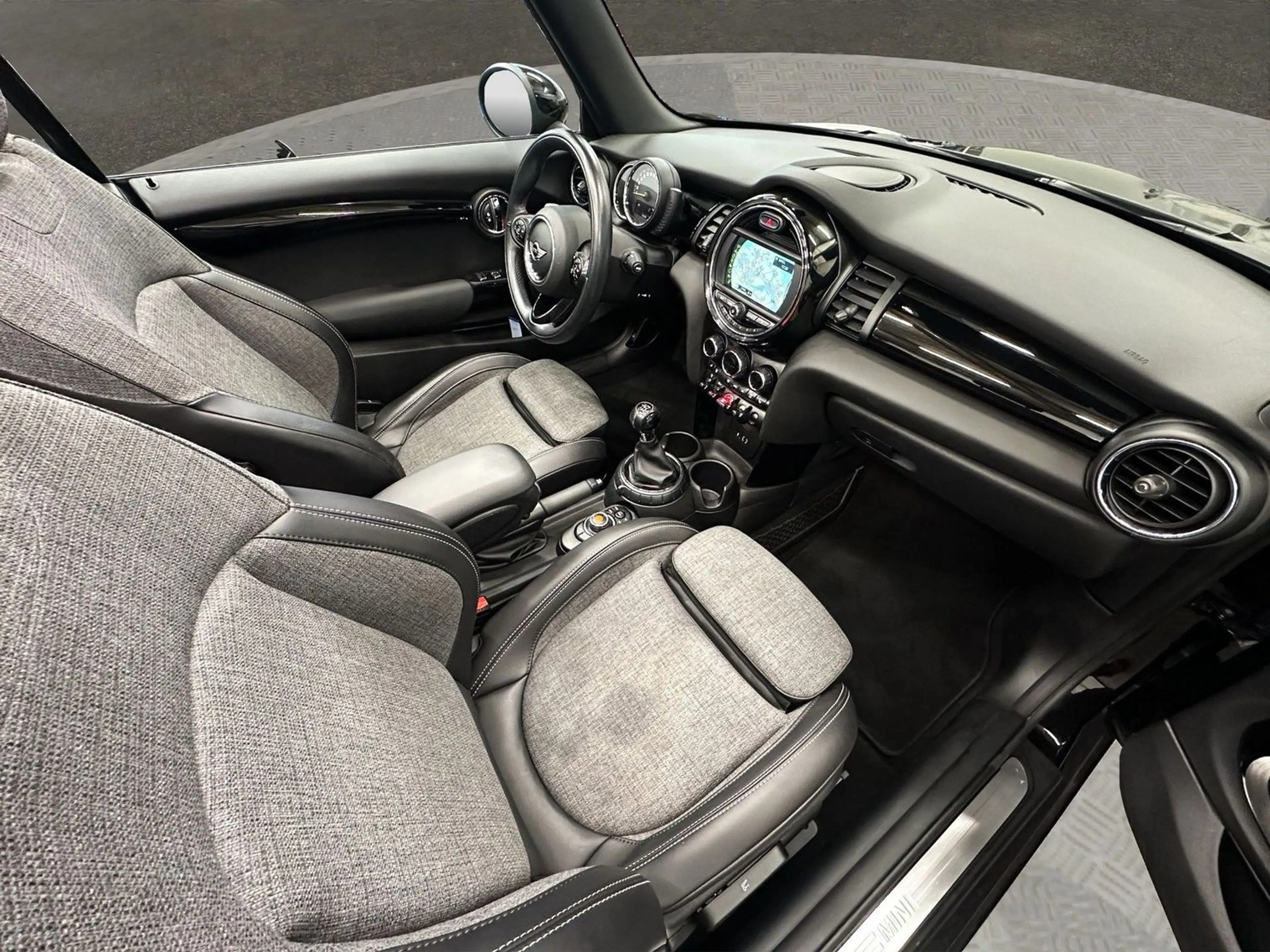 MINI Cooper D Cabrio Chili Navi LED Kamera PDC SHZ — photo 14