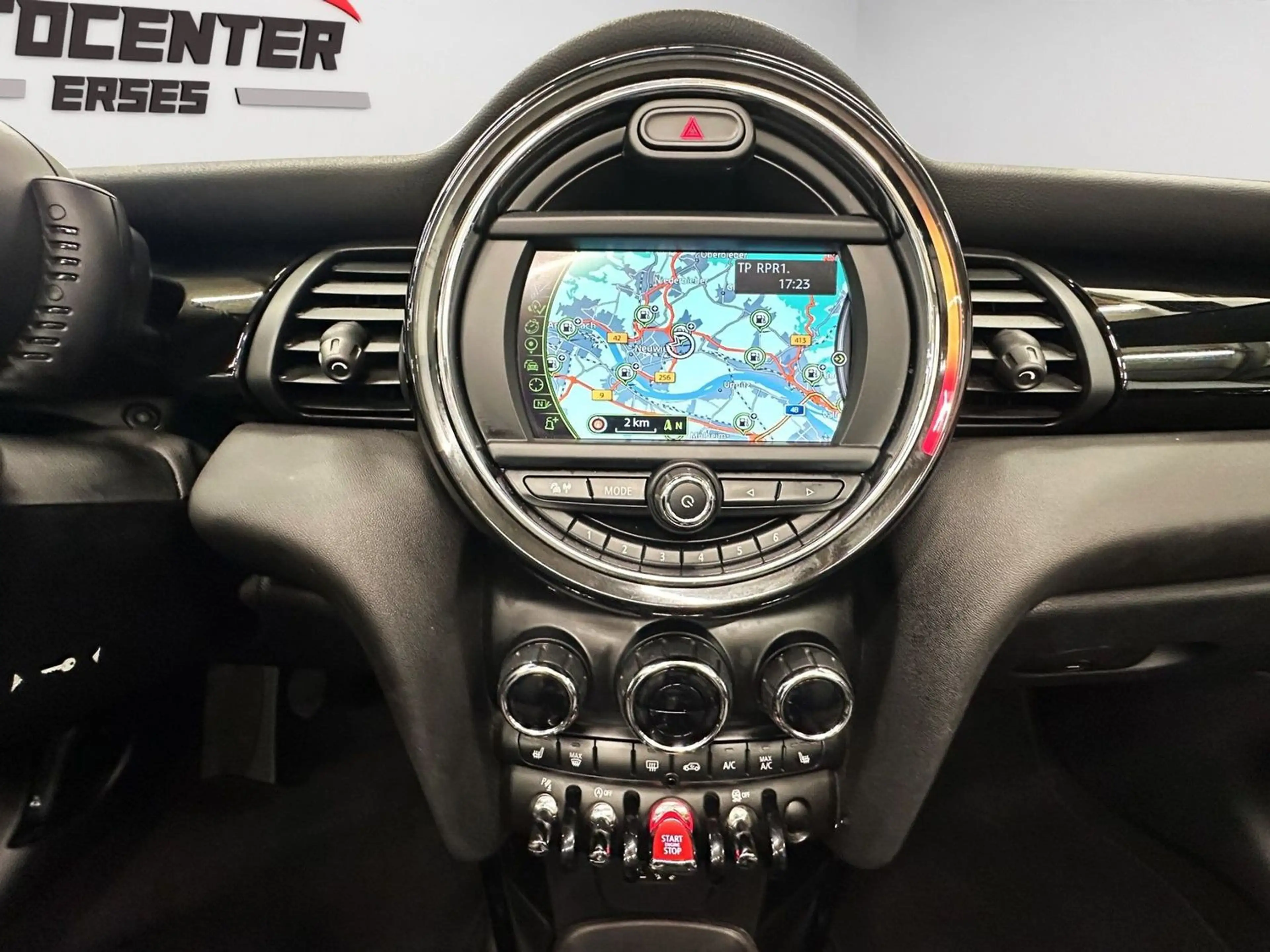 MINI Cooper D Cabrio Chili Navi LED Kamera PDC SHZ — photo 13