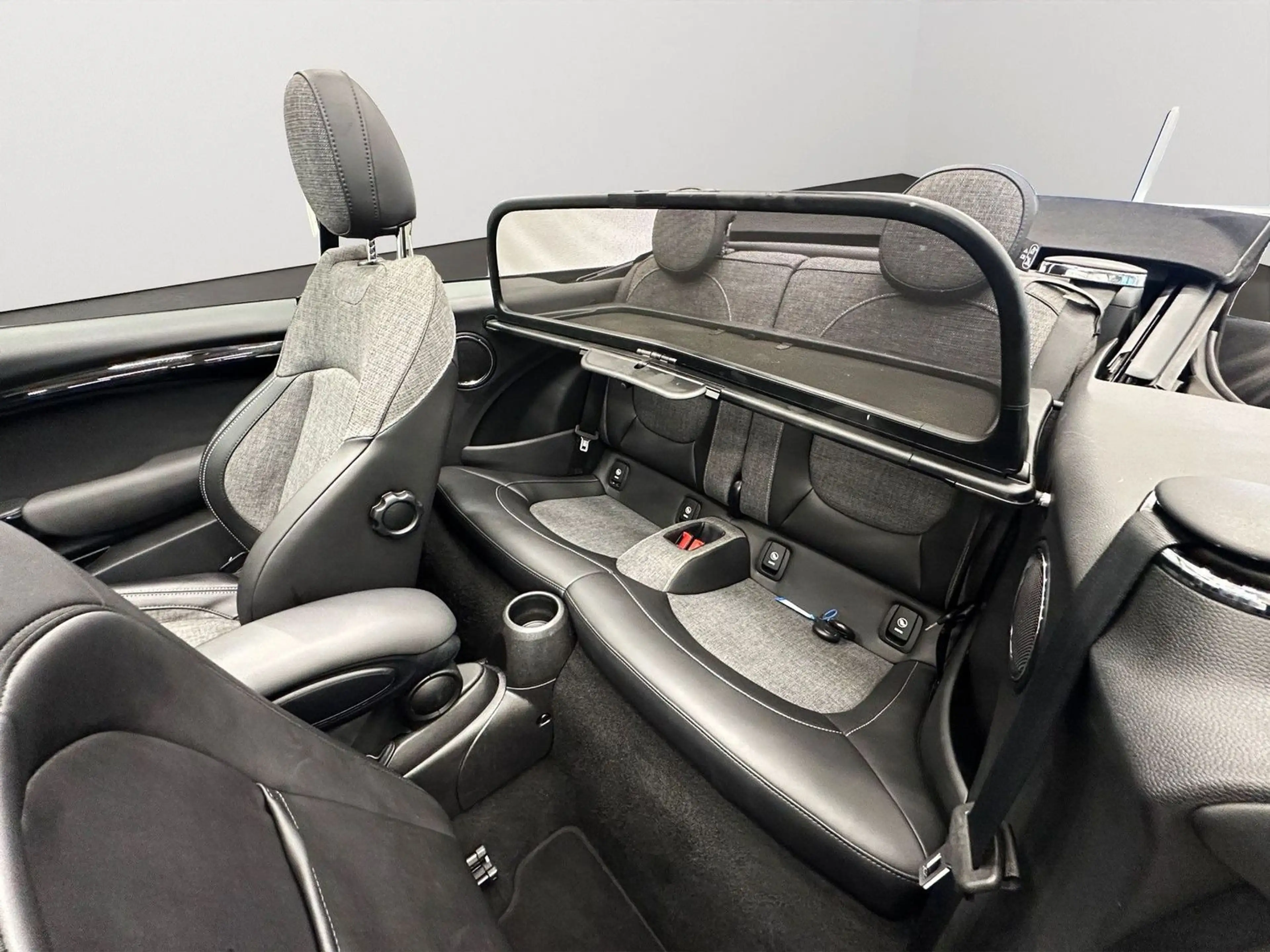 MINI Cooper D Cabrio Chili Navi LED Kamera PDC SHZ — photo 15