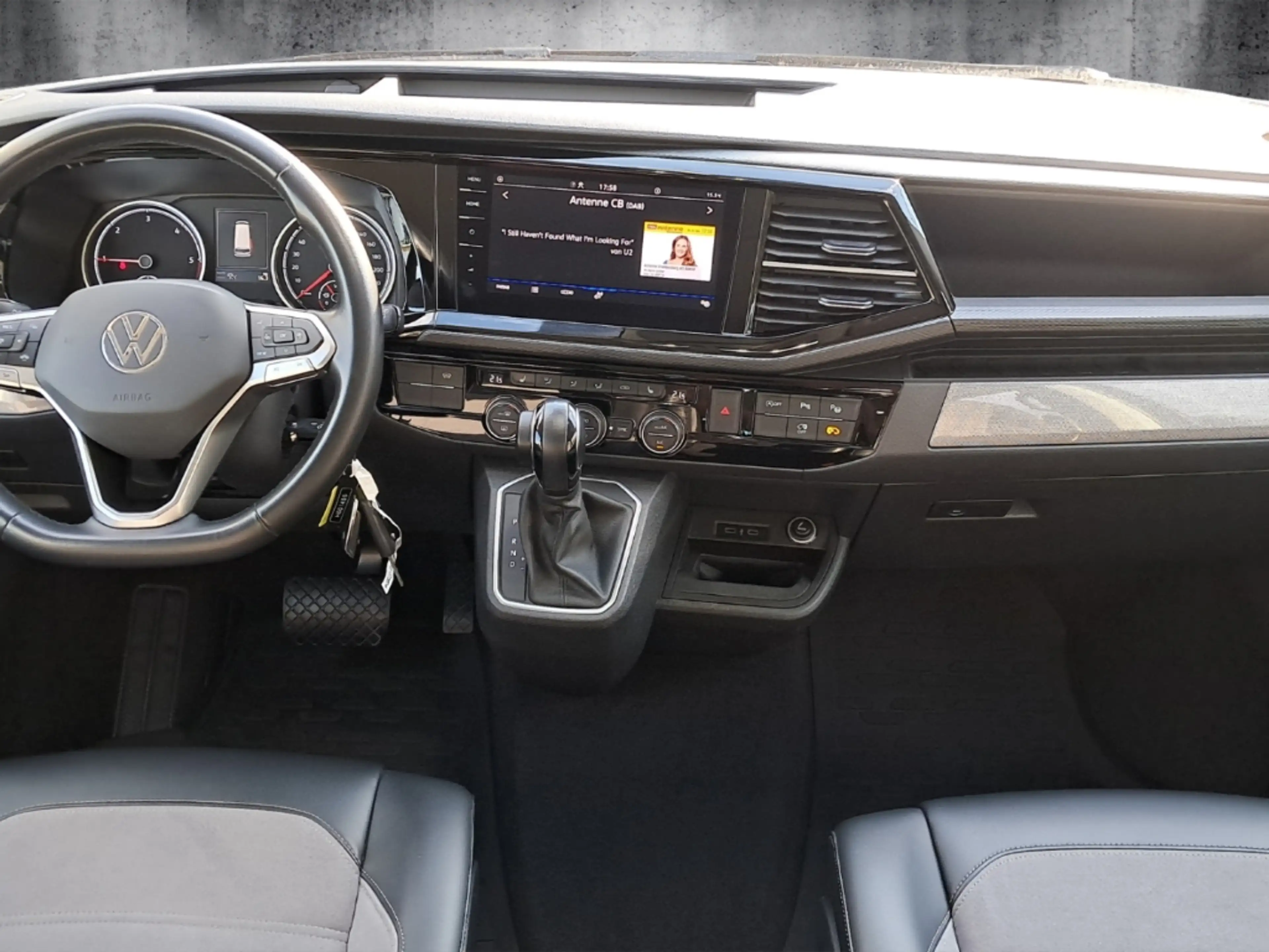 Volkswagen T6.1 Multivan Generation Six 4MOTION StandHZG AHK-abnehmbar Navi — photo 10