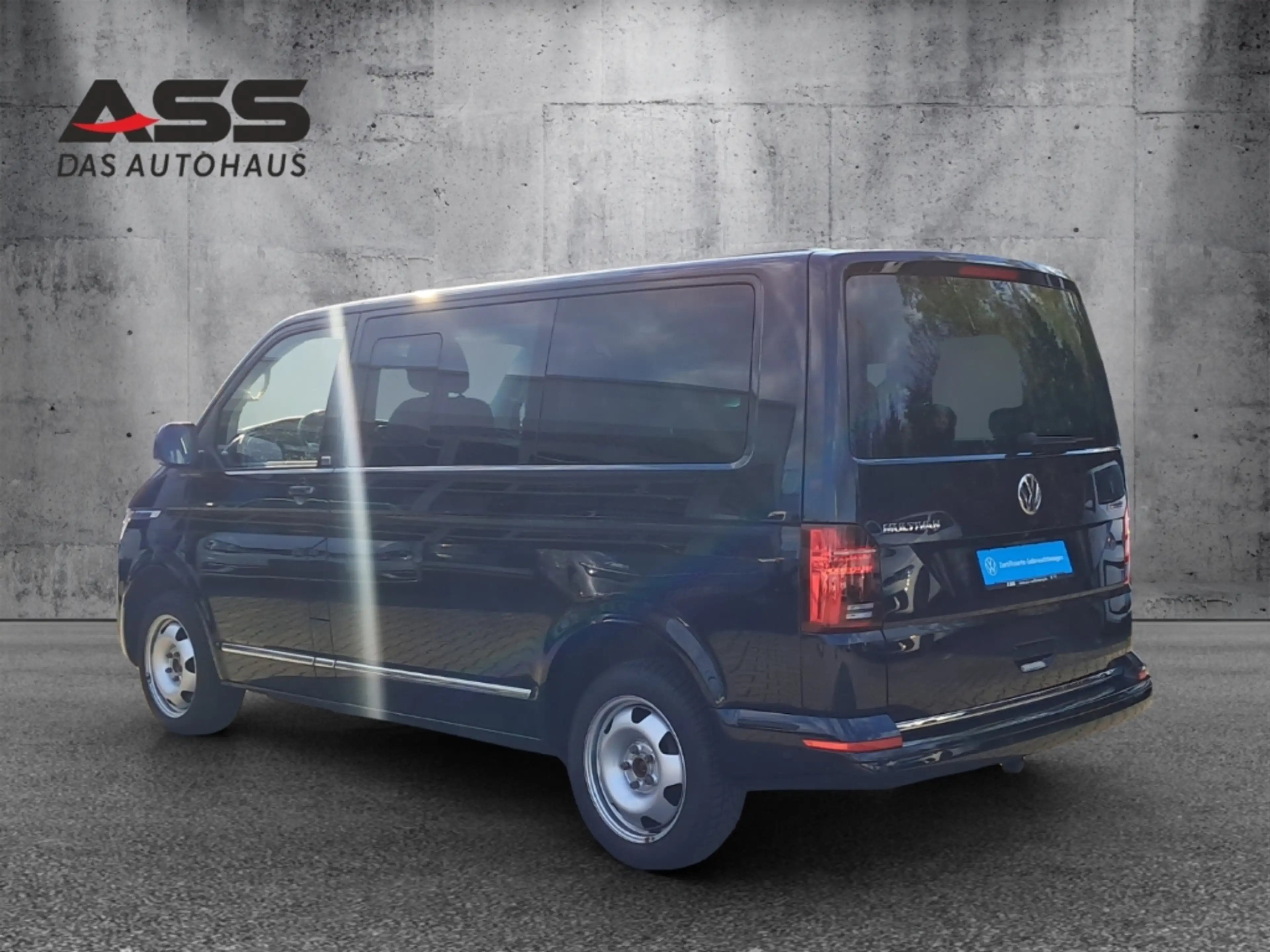 Volkswagen T6.1 Multivan Generation Six 4MOTION StandHZG AHK-abnehmbar Navi — photo 3