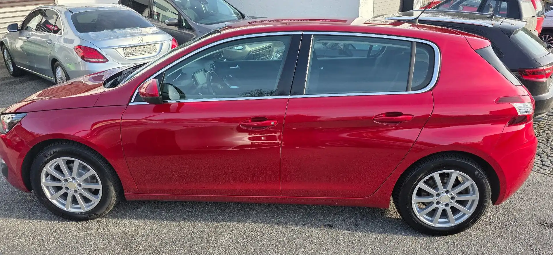 Peugeot 308 Allure, Anhängerkupplung, 1. Hand Rouge - 2