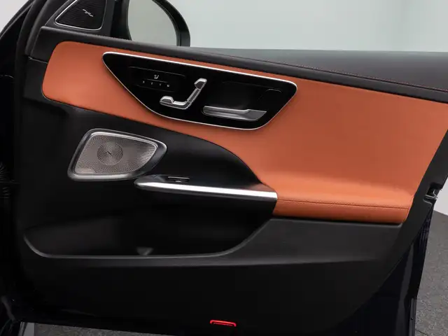 Mercedes-Benz C-Class view 29