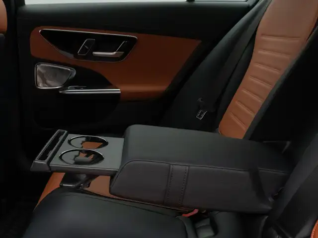 Mercedes-Benz C-Class view 28