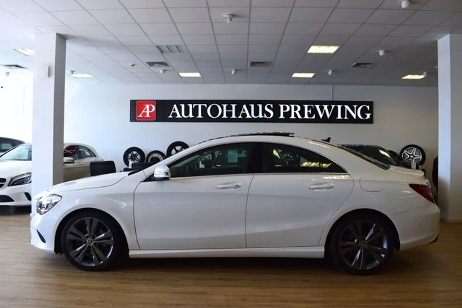 Mercedes-Benz CLA 200 URBAN NAVI/ PANO/ LED/ KAMERA/ 2.BESITZ Blanc - 2
