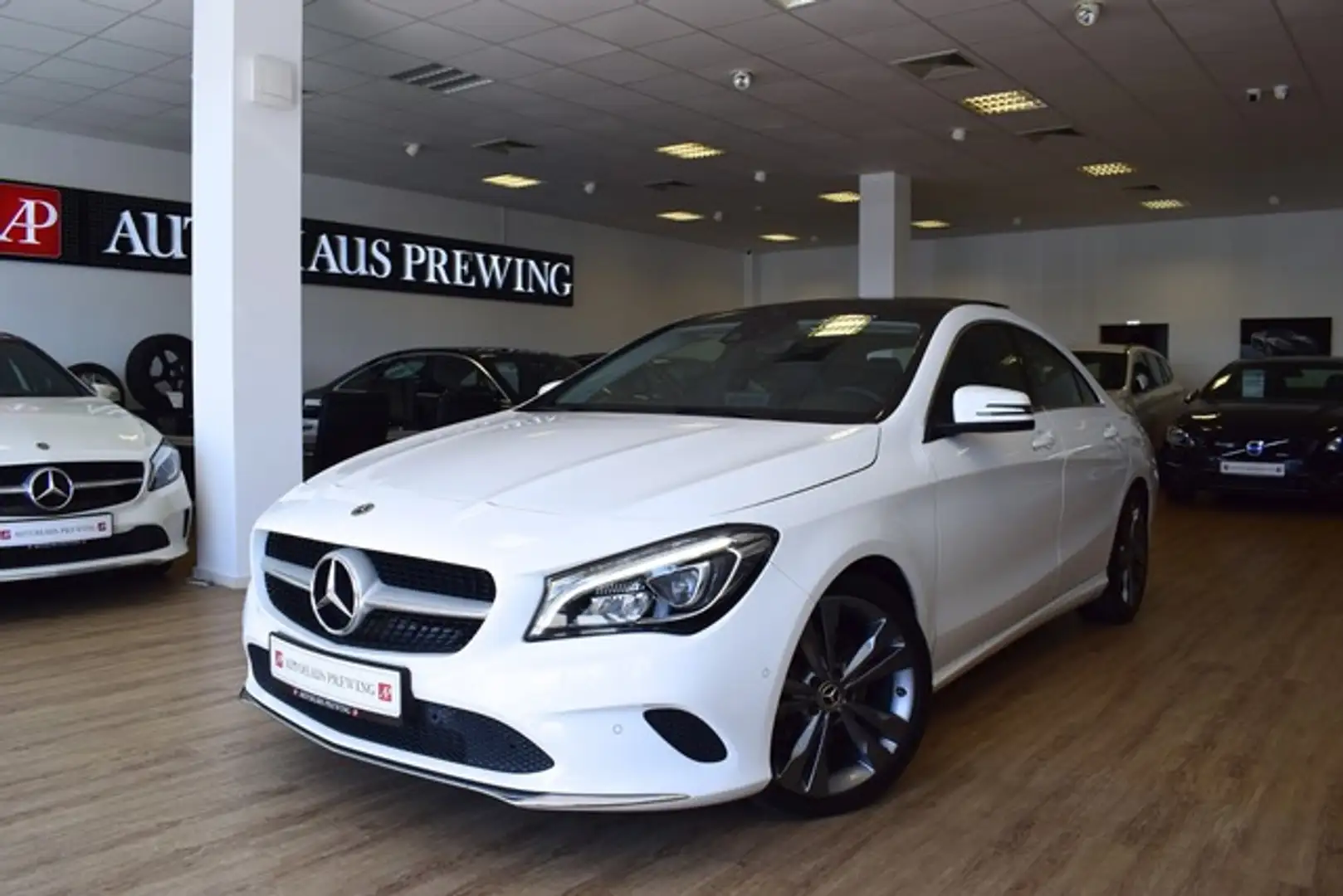 Mercedes-Benz CLA 200 URBAN NAVI/ PANO/ LED/ KAMERA/ 2.BESITZ Blanc - 1