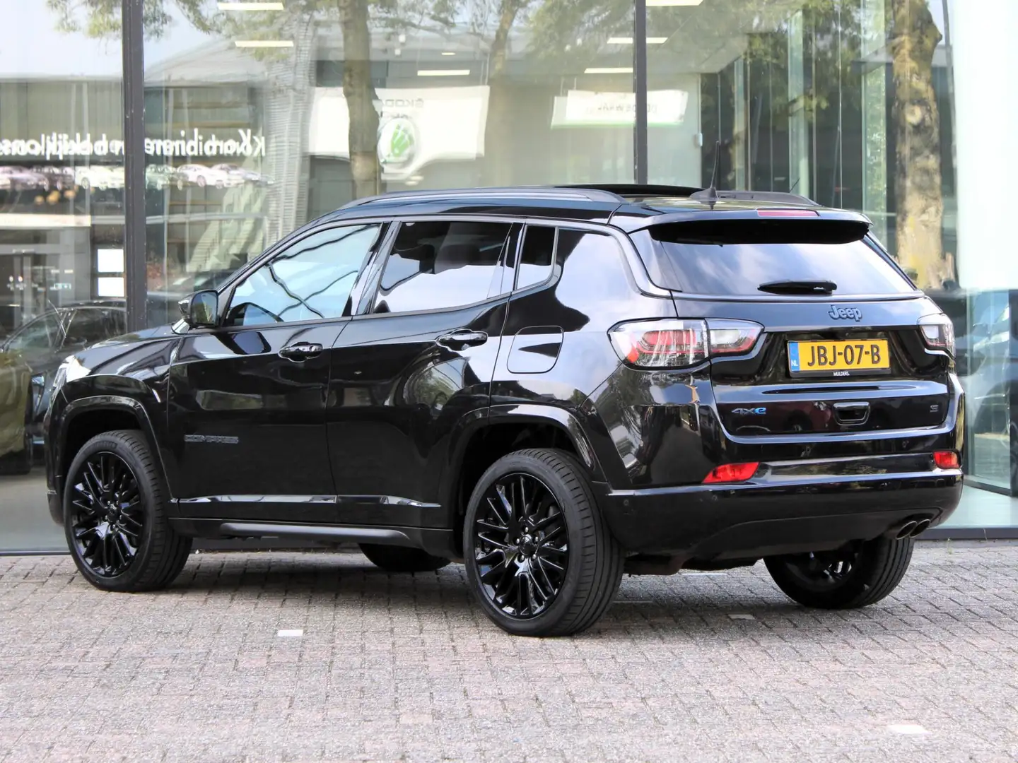 Jeep Compass 4xe 240 Plug-in Hybrid Electric S | Navi / Panoram Schwarz - 2