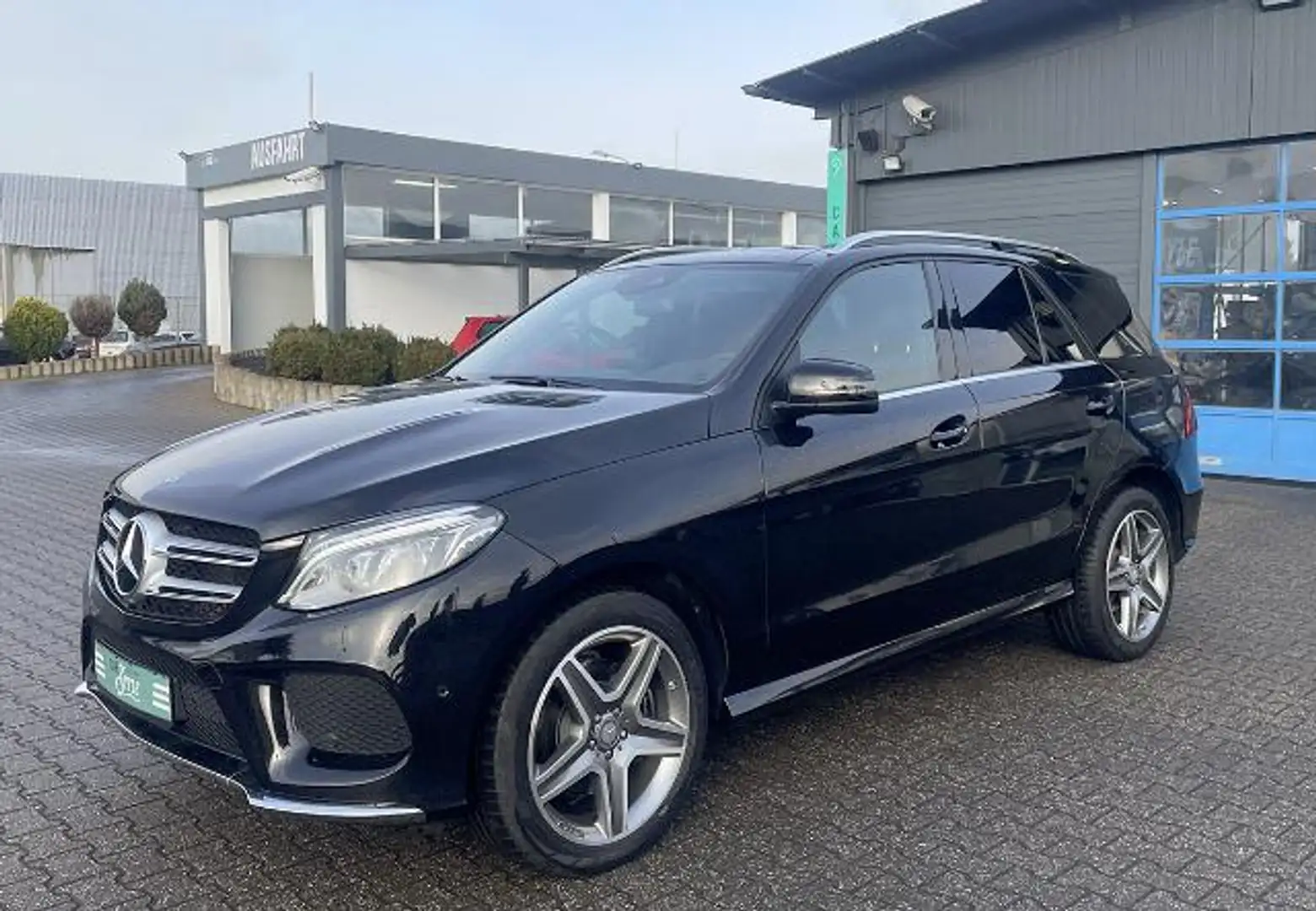 Mercedes-Benz GLE 350 d AMG LINE SHZ NAVI PANO RFK LED EURO 6 Schwarz - 1