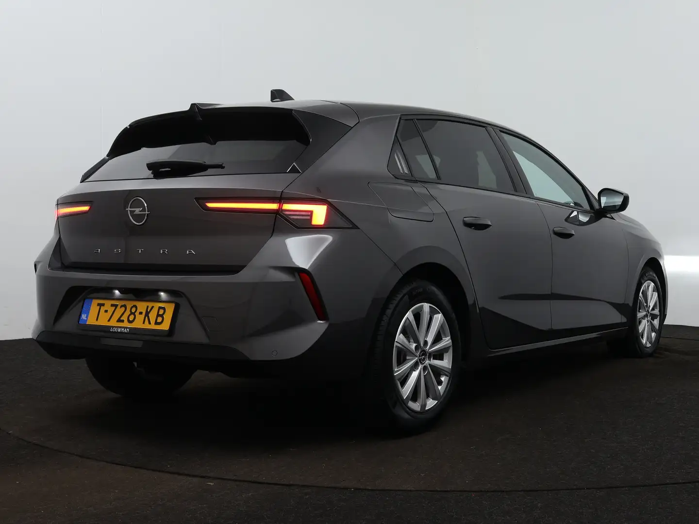 Opel Astra 1.2 110pk Level 2 | Stoel- + Stoelverwarming | Nav Gris - 2
