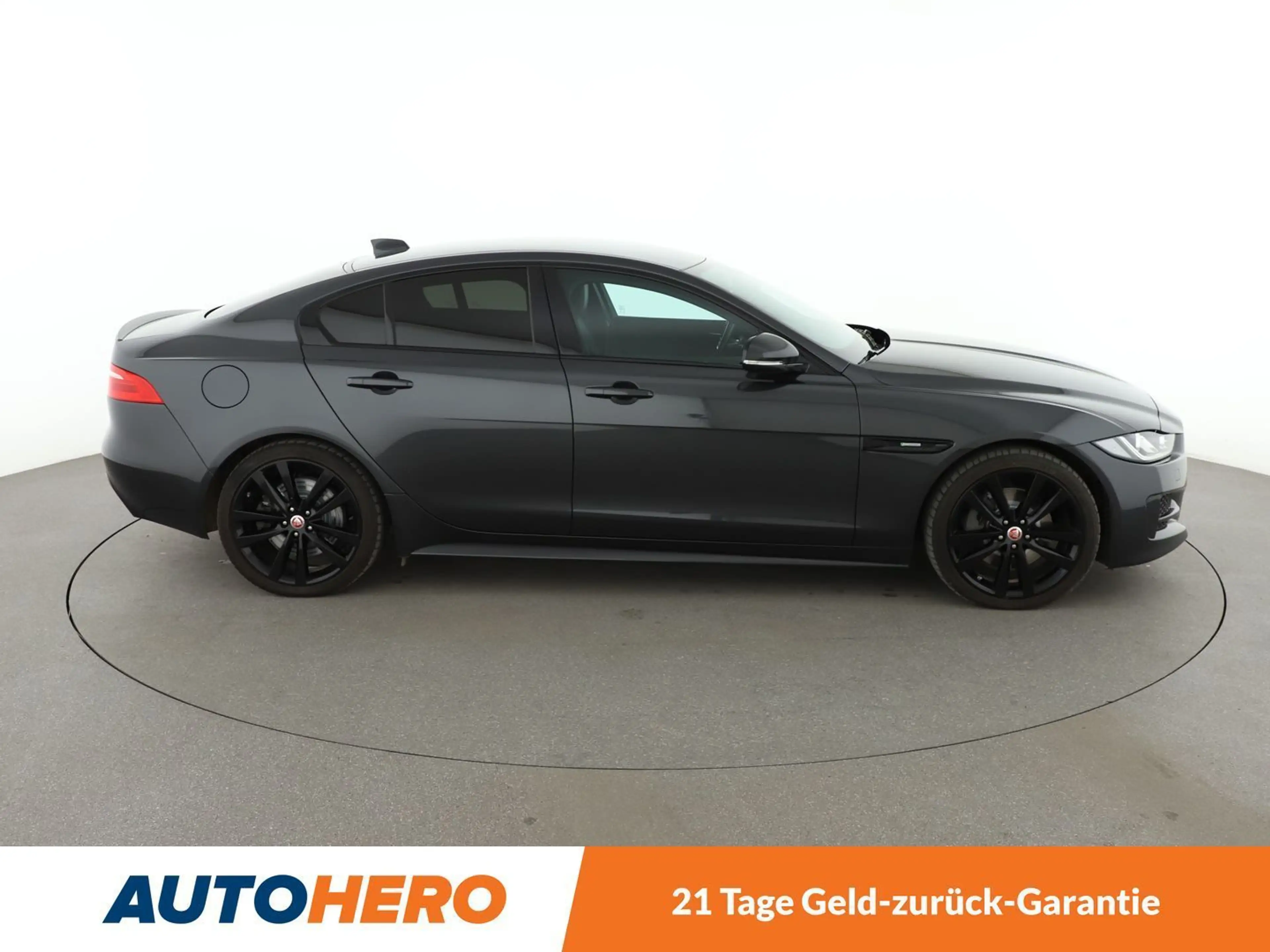 Jaguar XE 25t R-Sport Aut*NAVI*XENON*TEMPO*PDC*SHZ* — photo 7