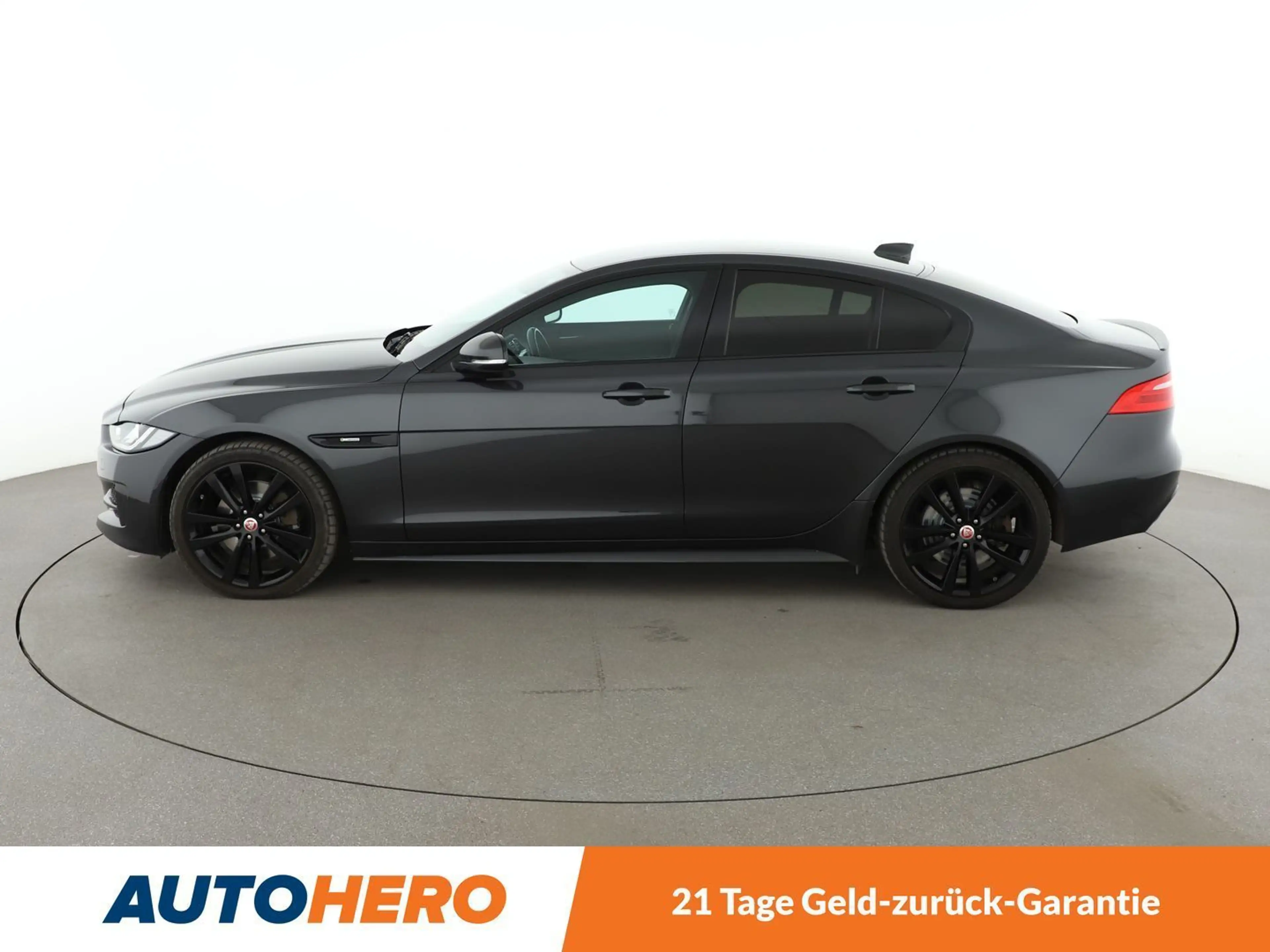 Jaguar XE 25t R-Sport Aut*NAVI*XENON*TEMPO*PDC*SHZ* — photo 3