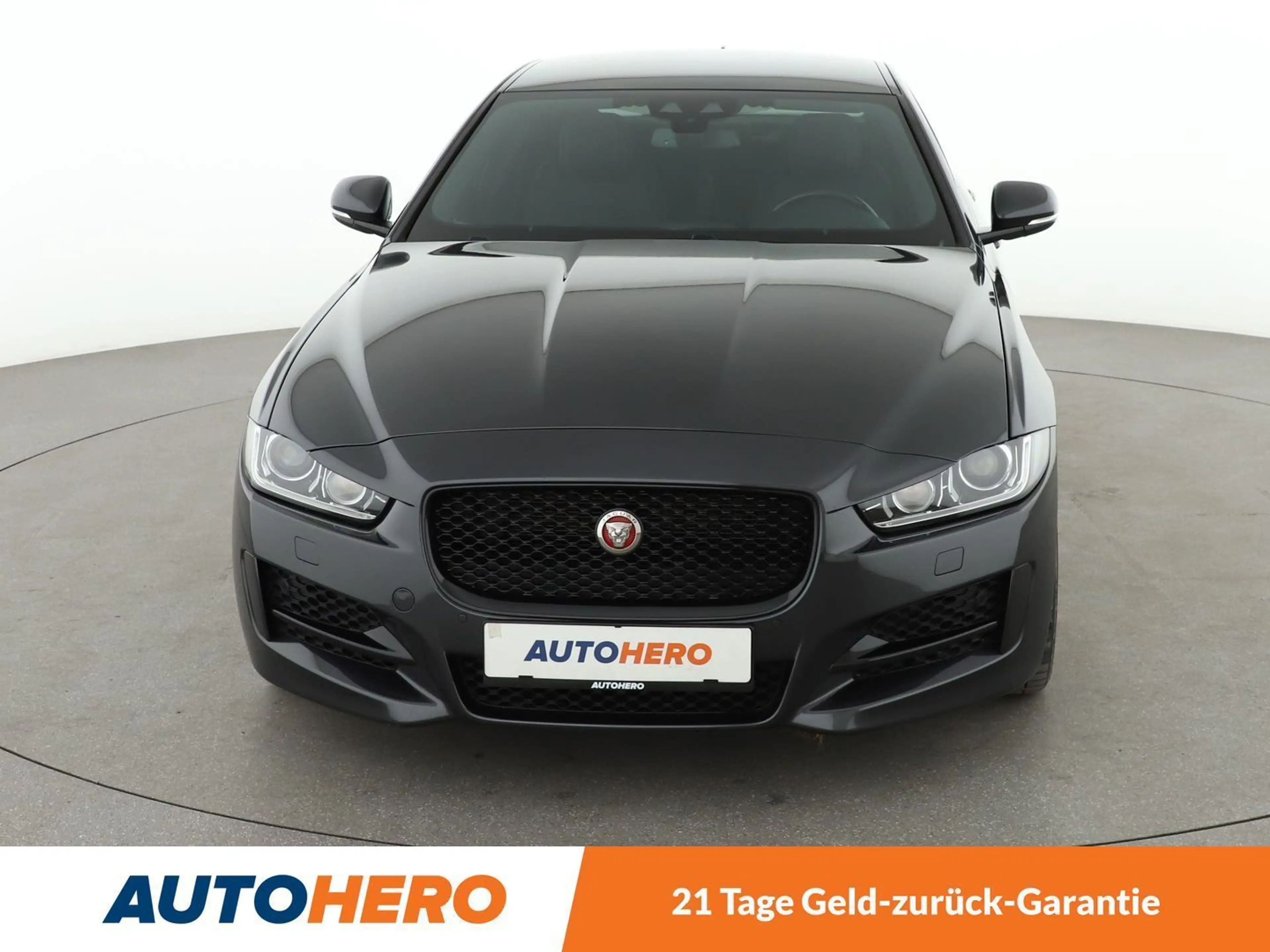 Jaguar XE 25t R-Sport Aut*NAVI*XENON*TEMPO*PDC*SHZ* — photo 9