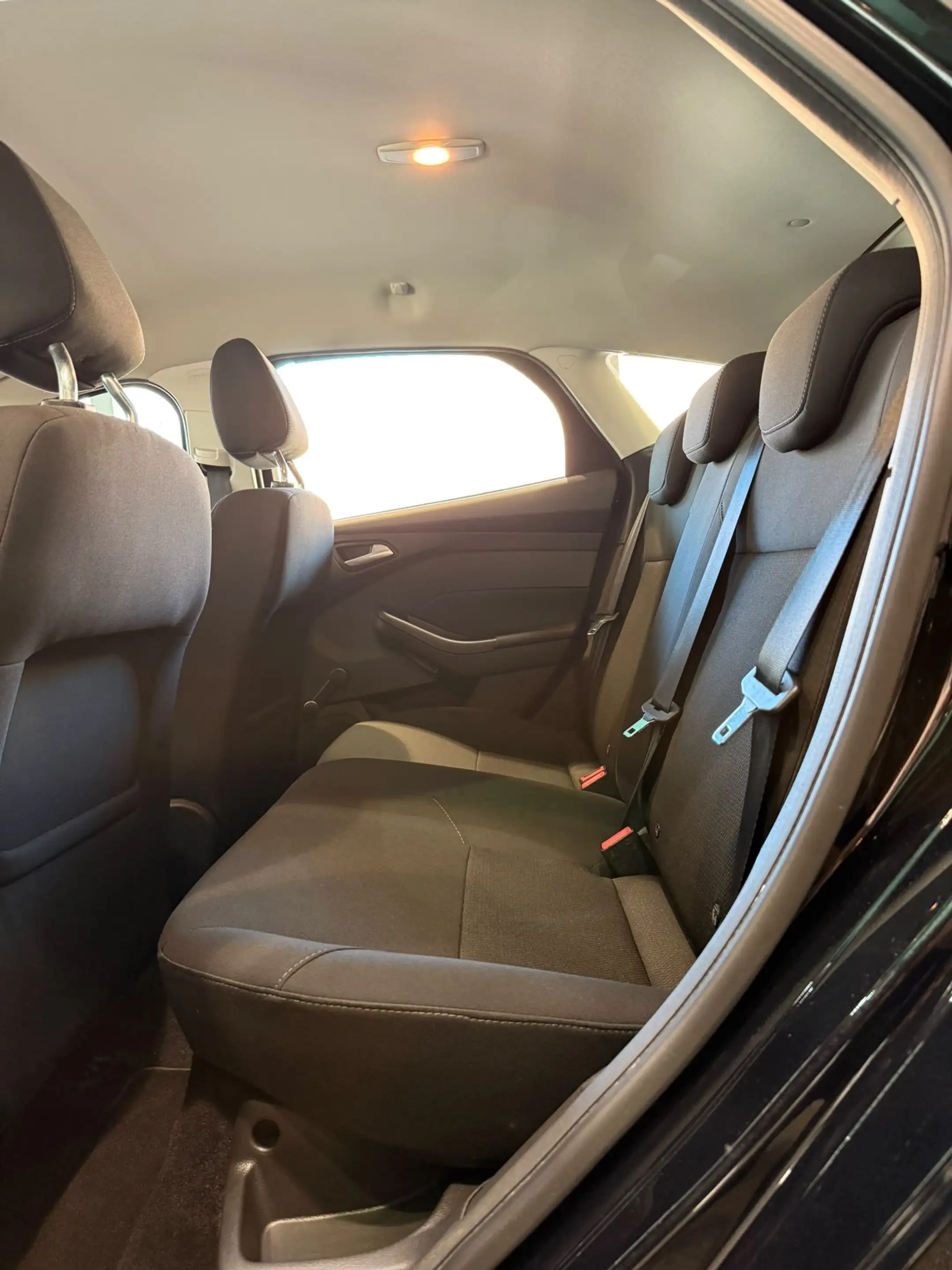 Ford Focus 1.0 EcoBoost * 1er prop * Ecran multimédia * Clim — photo 13