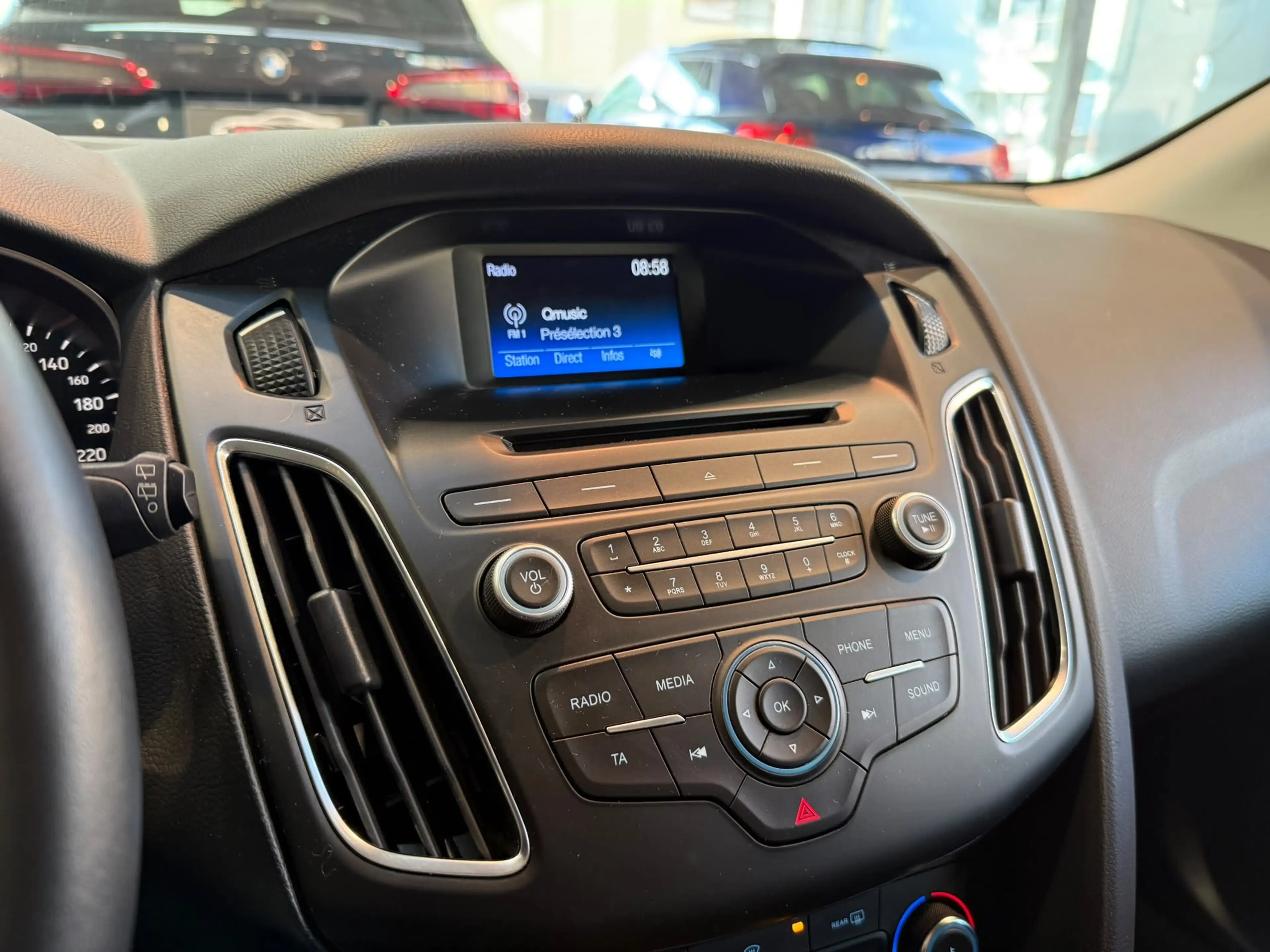 Ford Focus 1.0 EcoBoost * 1er prop * Ecran multimédia * Clim — photo 14