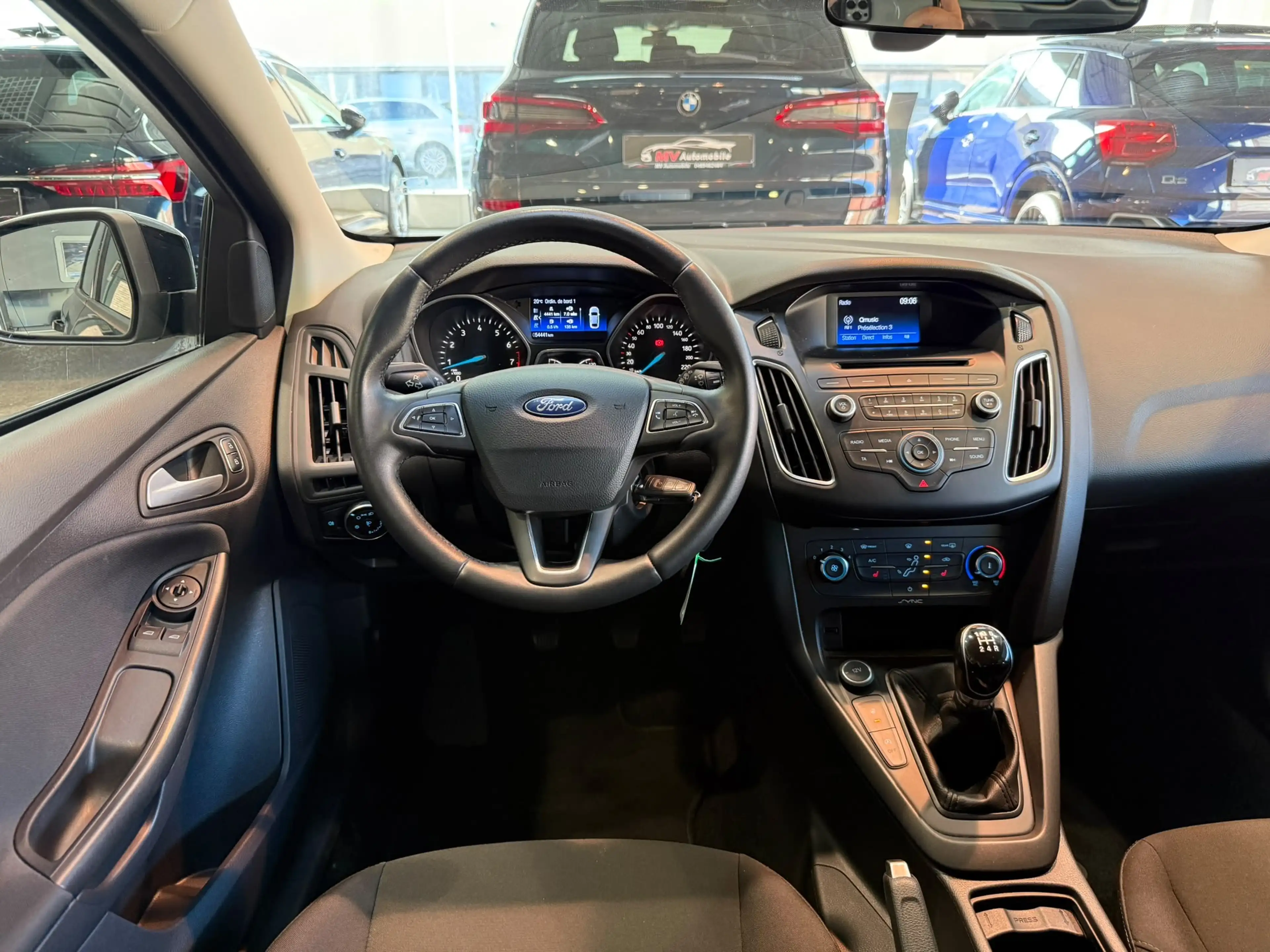 Ford Focus 1.0 EcoBoost * 1er prop * Ecran multimédia * Clim — photo 10