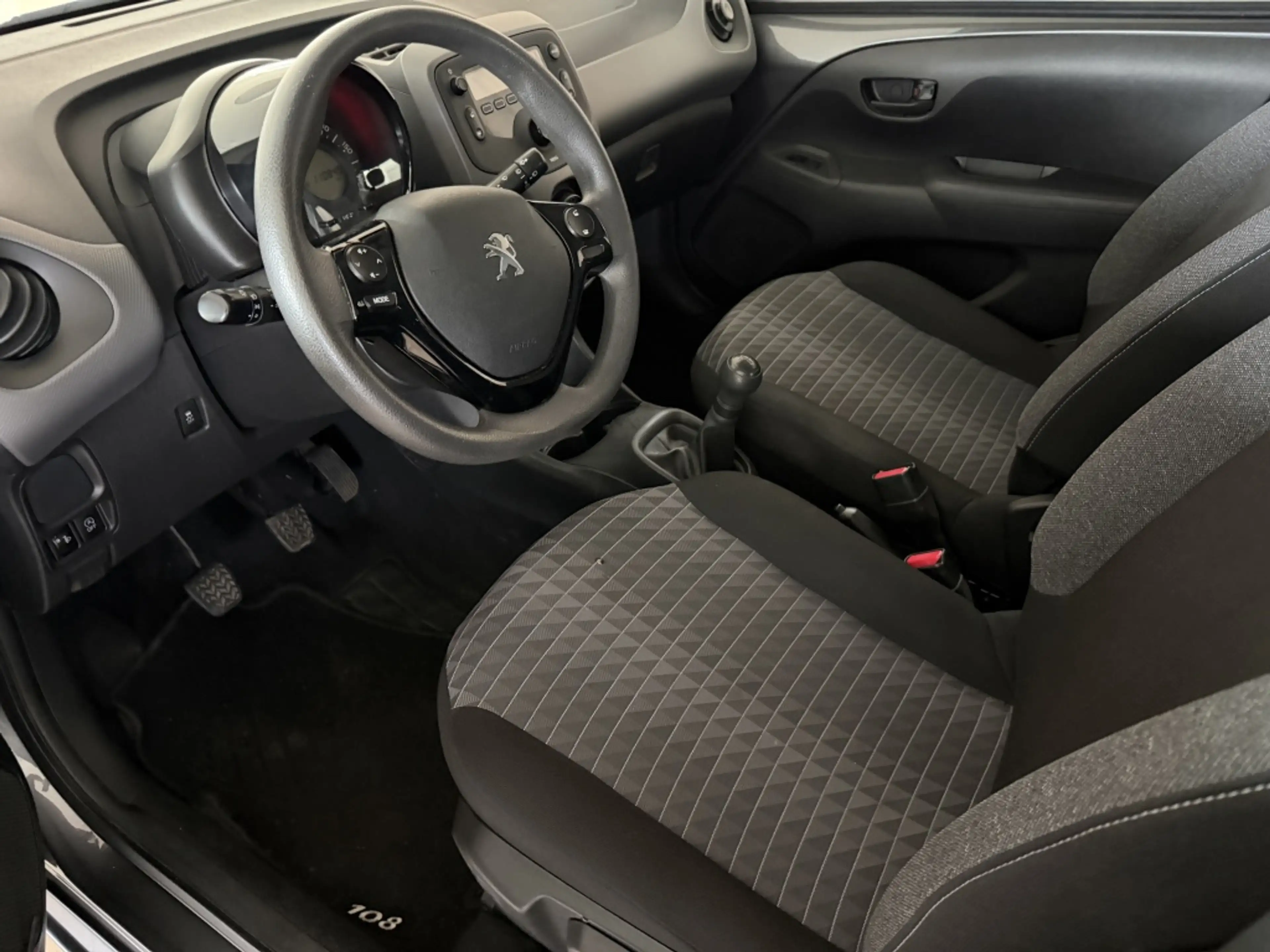 Peugeot 108 1.0 e-VTi Active — photo 6