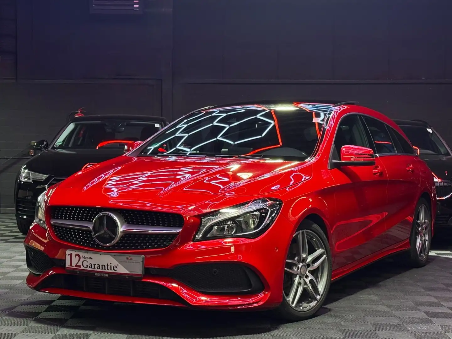 Mercedes-Benz CLA 200 CDI Shooting Brake AMG *Pano*Leder*ACC Rot - 1