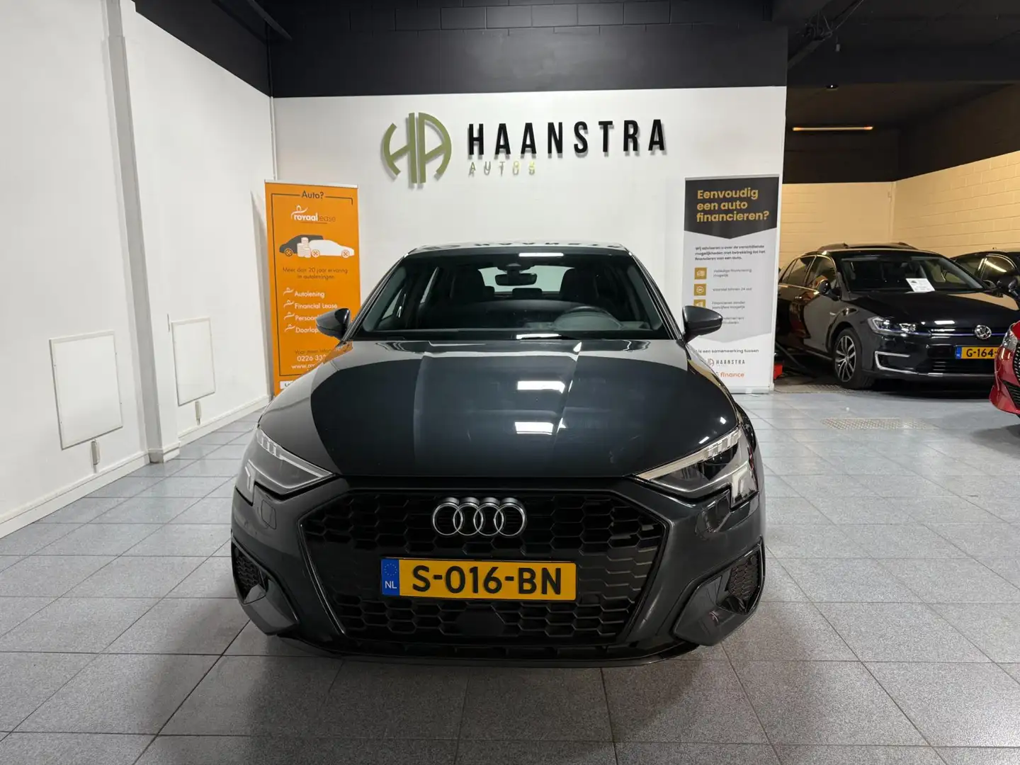 Audi A3 Sportback 30 TFSI Advanced edition Autom, Nav, App Grijs - 2