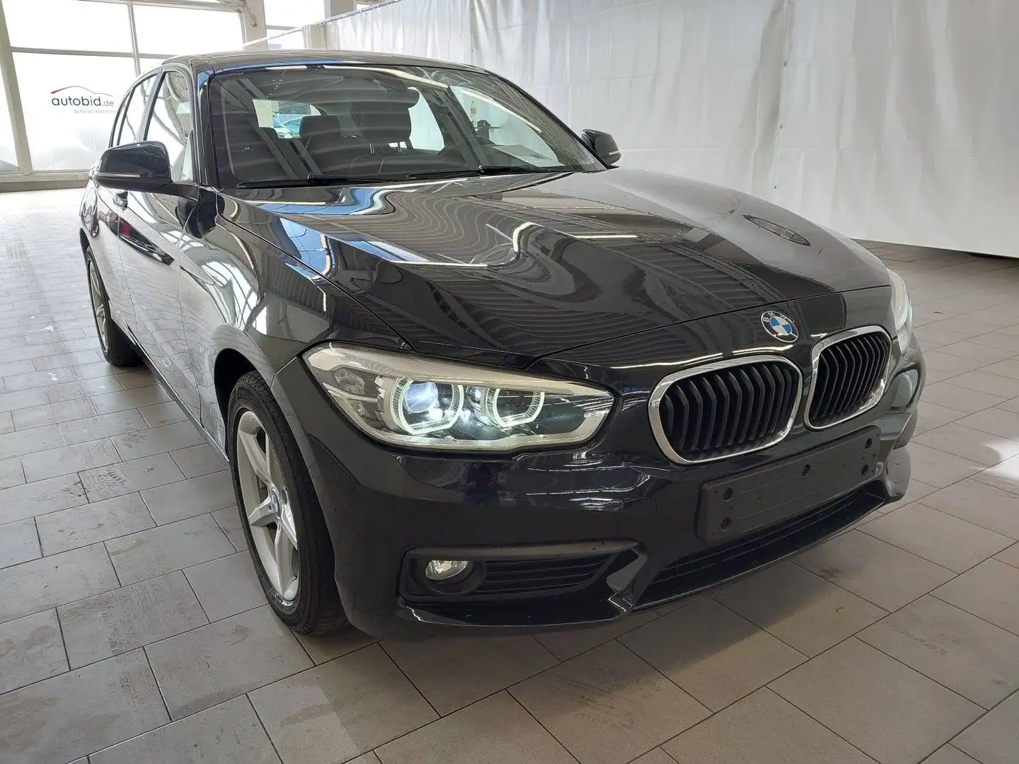 BMW 116 Baureihe 1 Lim. 5-trg. 116 i Advantage Schwarz - 2