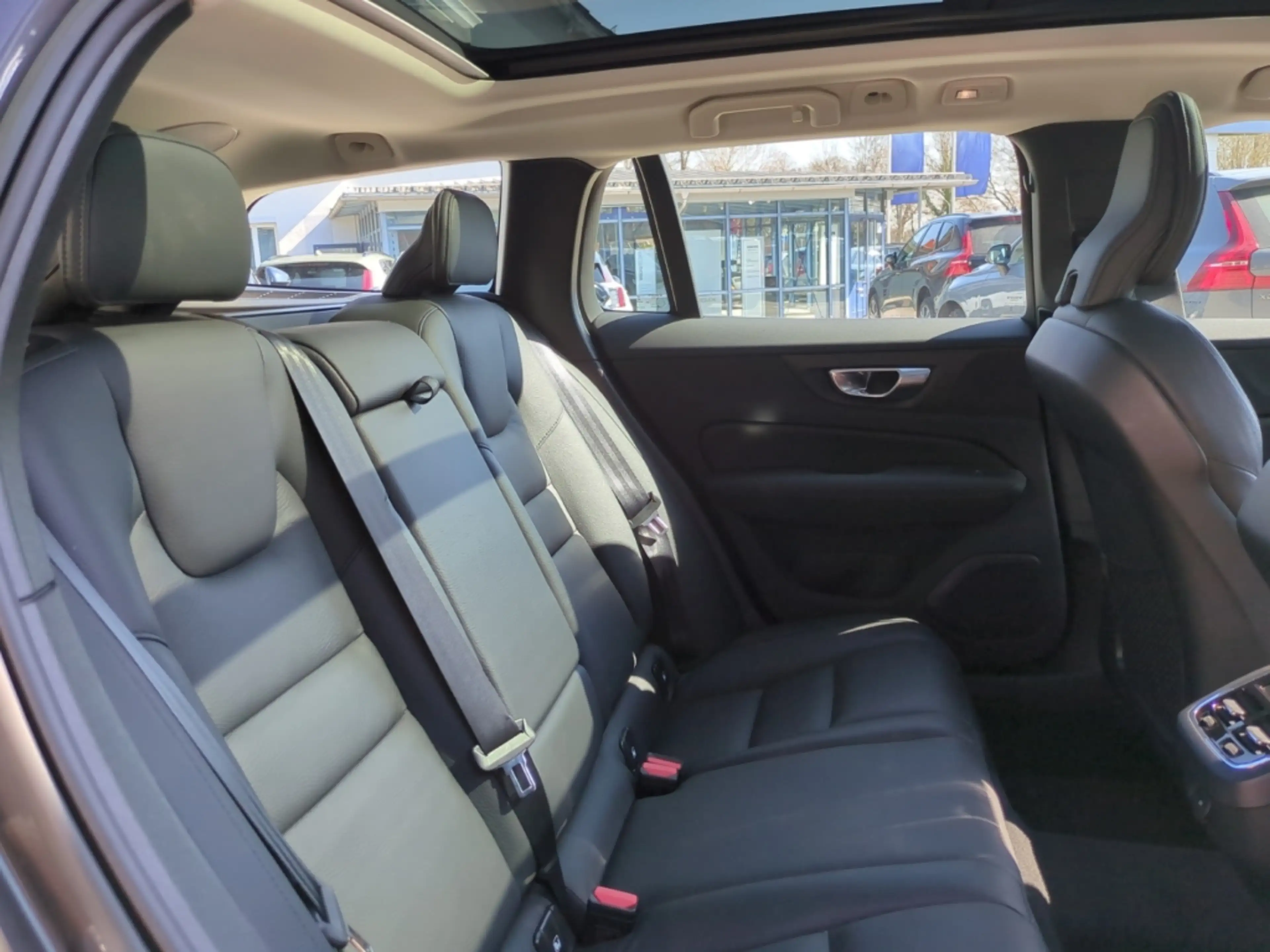 Volvo V60 Cross Country Cross Country Ultimate AWD HUD StandHZG AHK Digita — photo 12