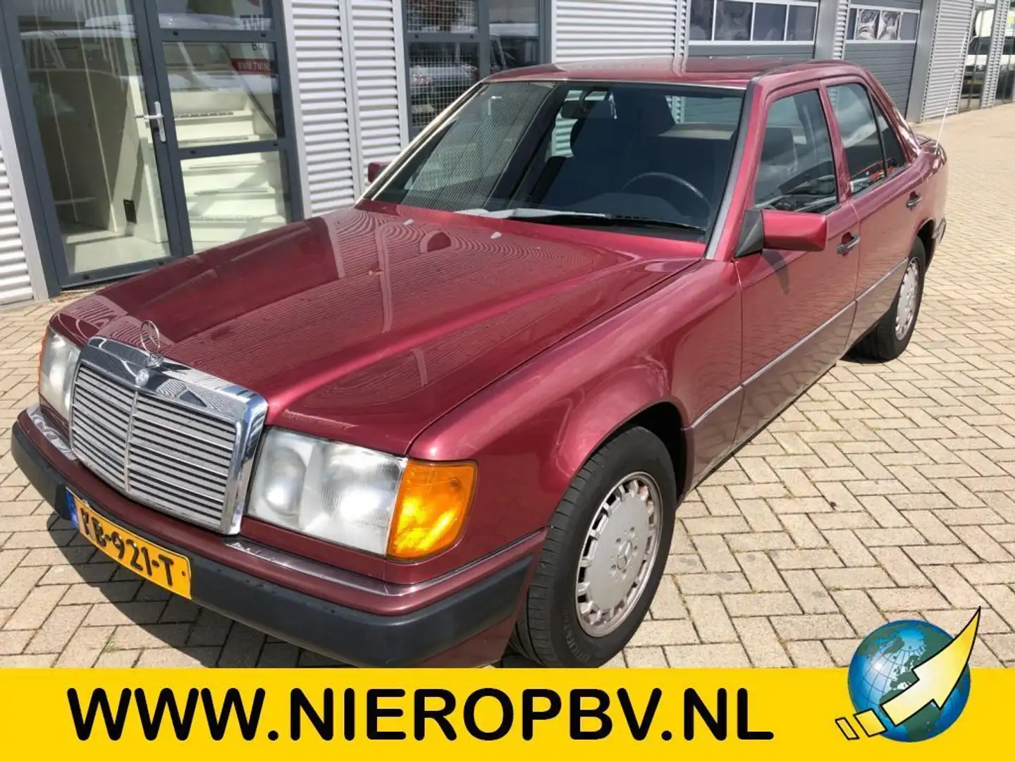 Mercedes-Benz E 200 124 type automaat 157.000km Rood - 2