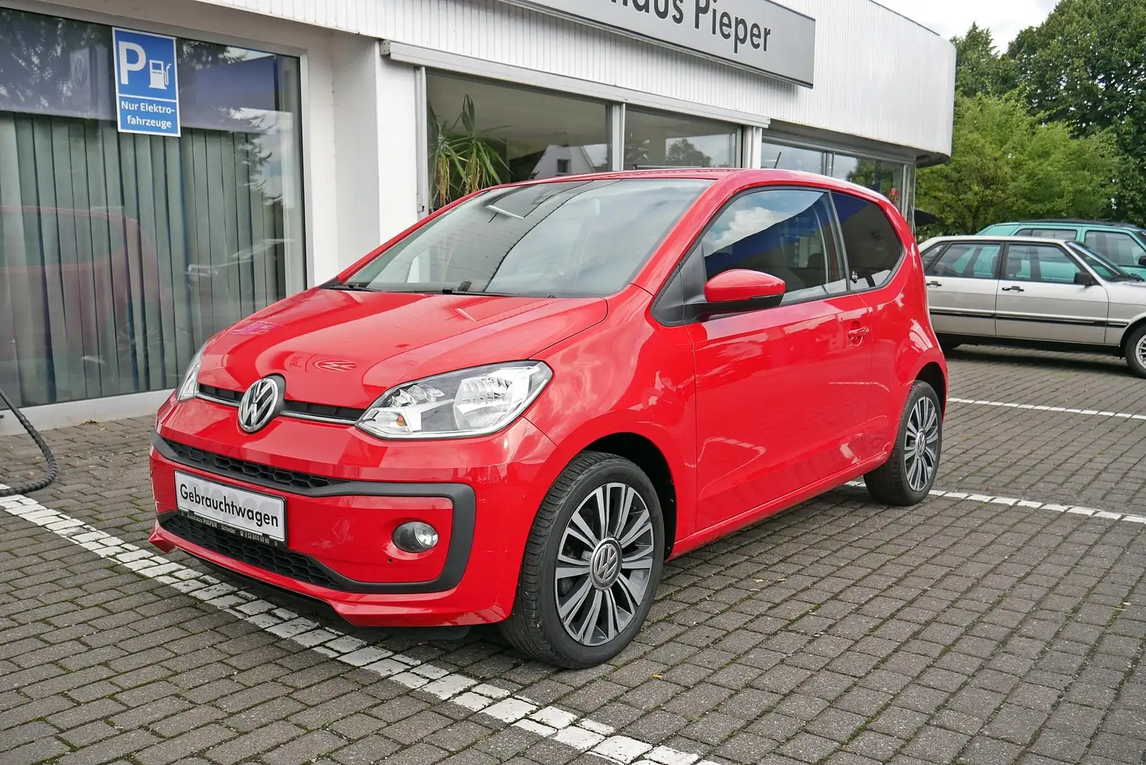 Volkswagen up! 1.0 Sound PDC Bluetooth Sitzheizung 55 kW (75 P... Rot - 2