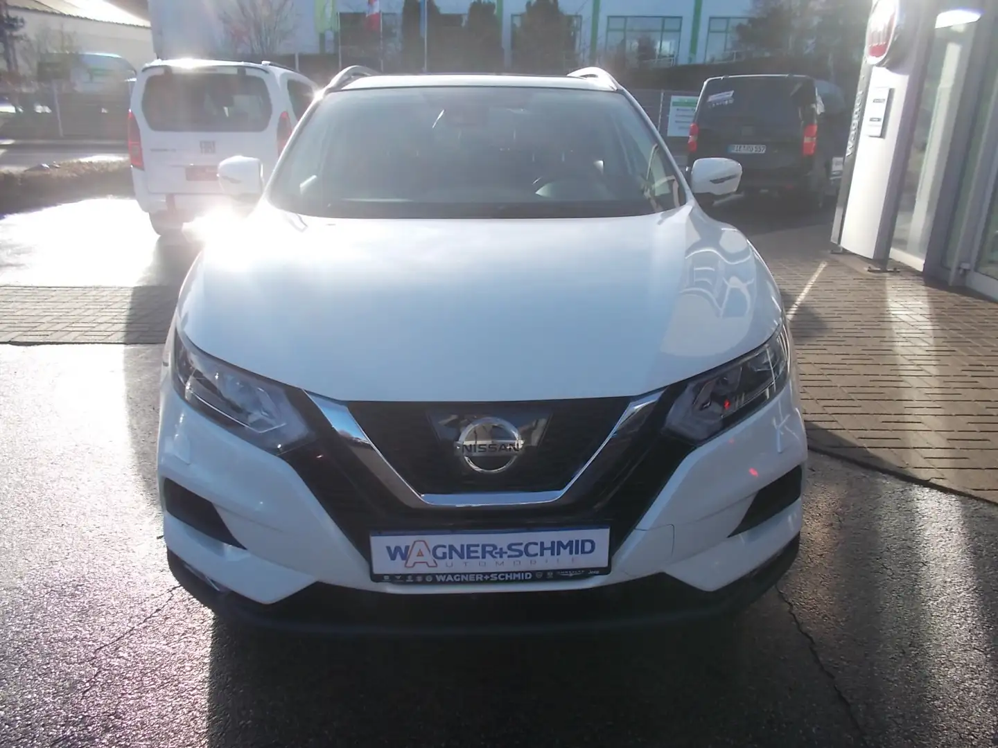 Nissan Qashqai 1.2 DIG-T Acenta 4x2 Automatik Weiß - 2