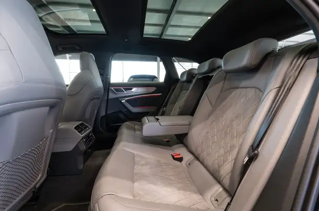 Audi S6 view 13