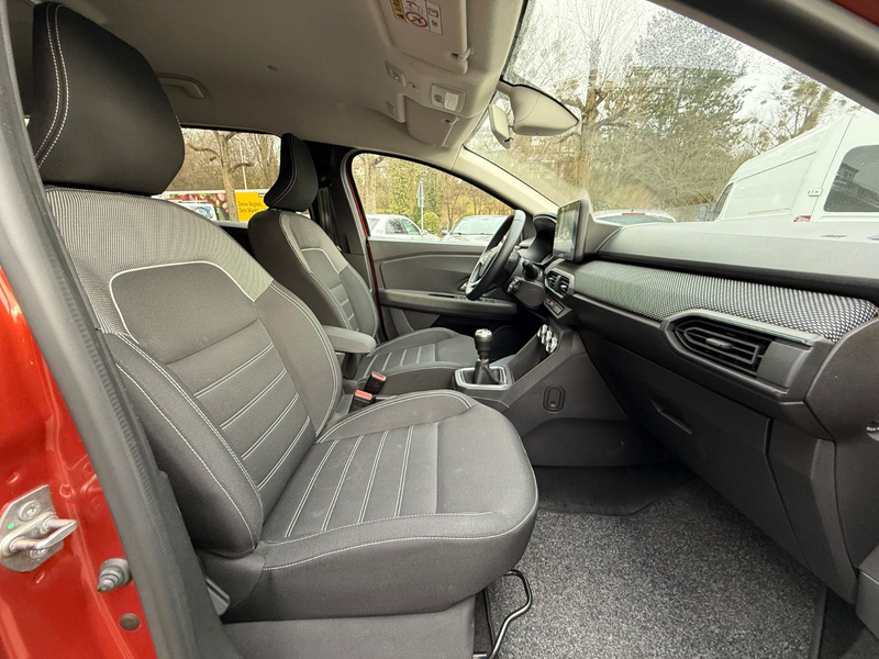 Dacia Jogger TCe 110 Comfort*NAVI*LED*7-Sitzer* — photo 11