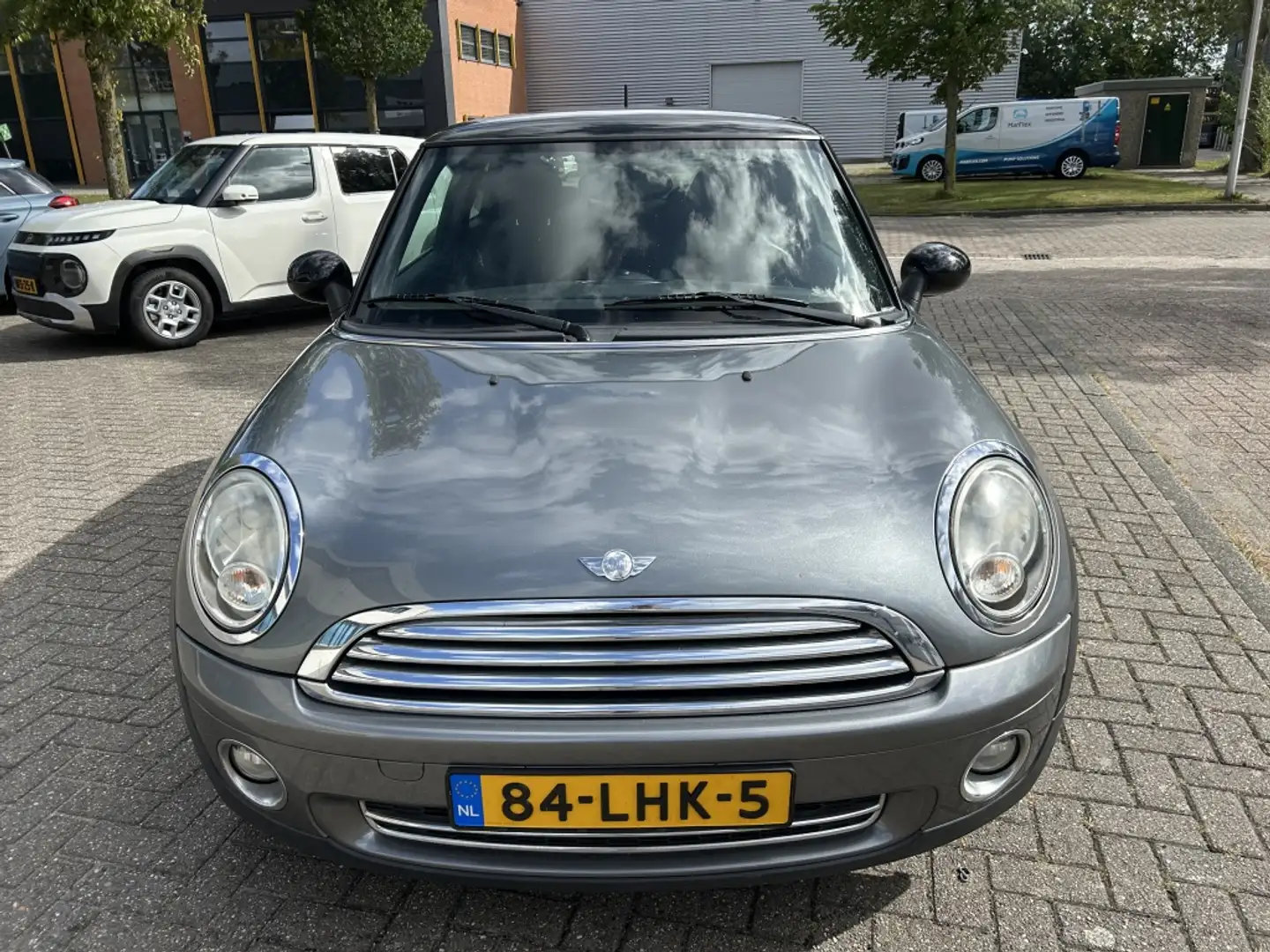 MINI Cooper Mini 1.6 Bns Line 123PK 6-BAK AIRCO CRUISE NAP! Grijs - 2